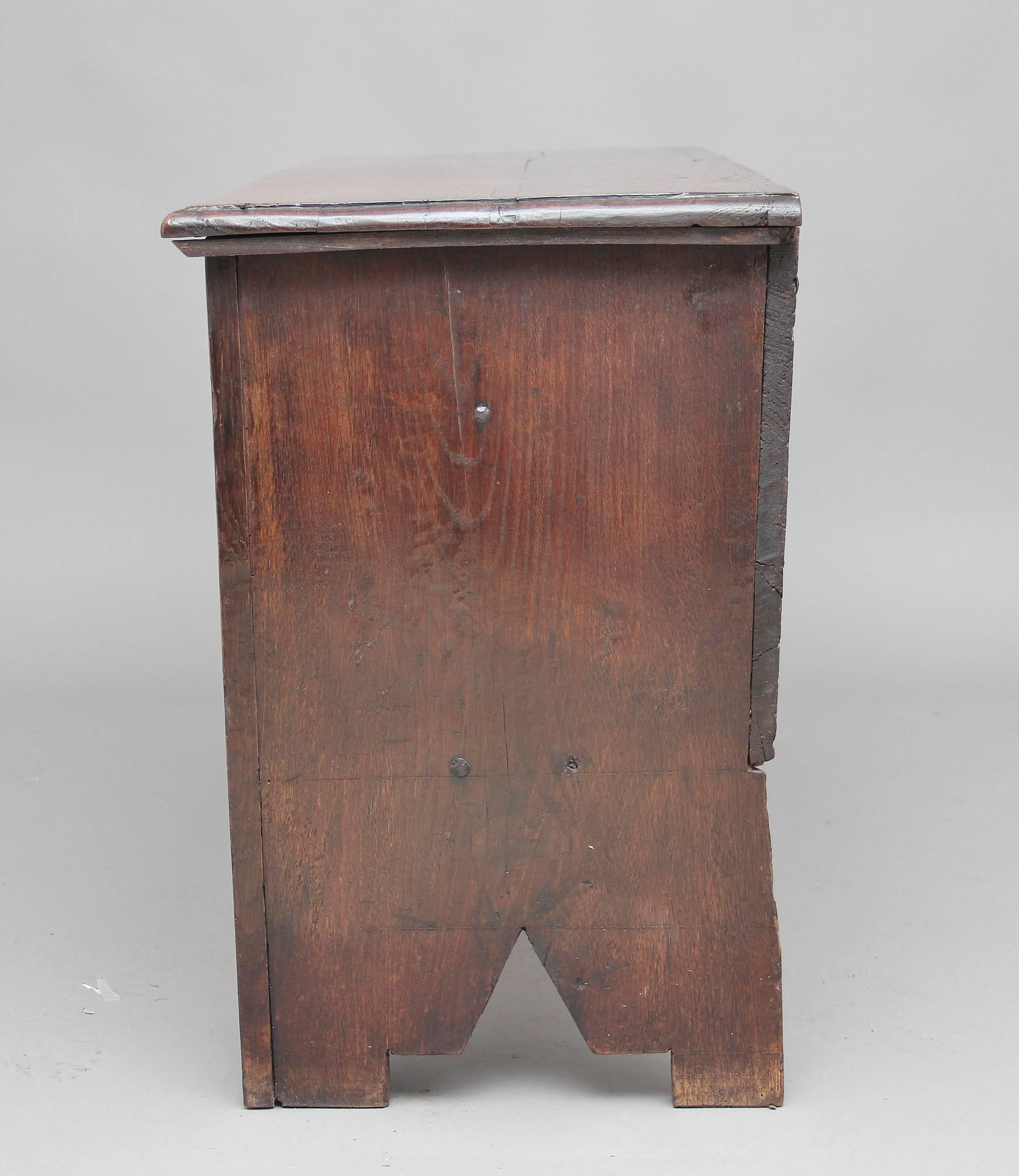18th Century Oak Plank Coffer In Good Condition In Martlesham, GB
