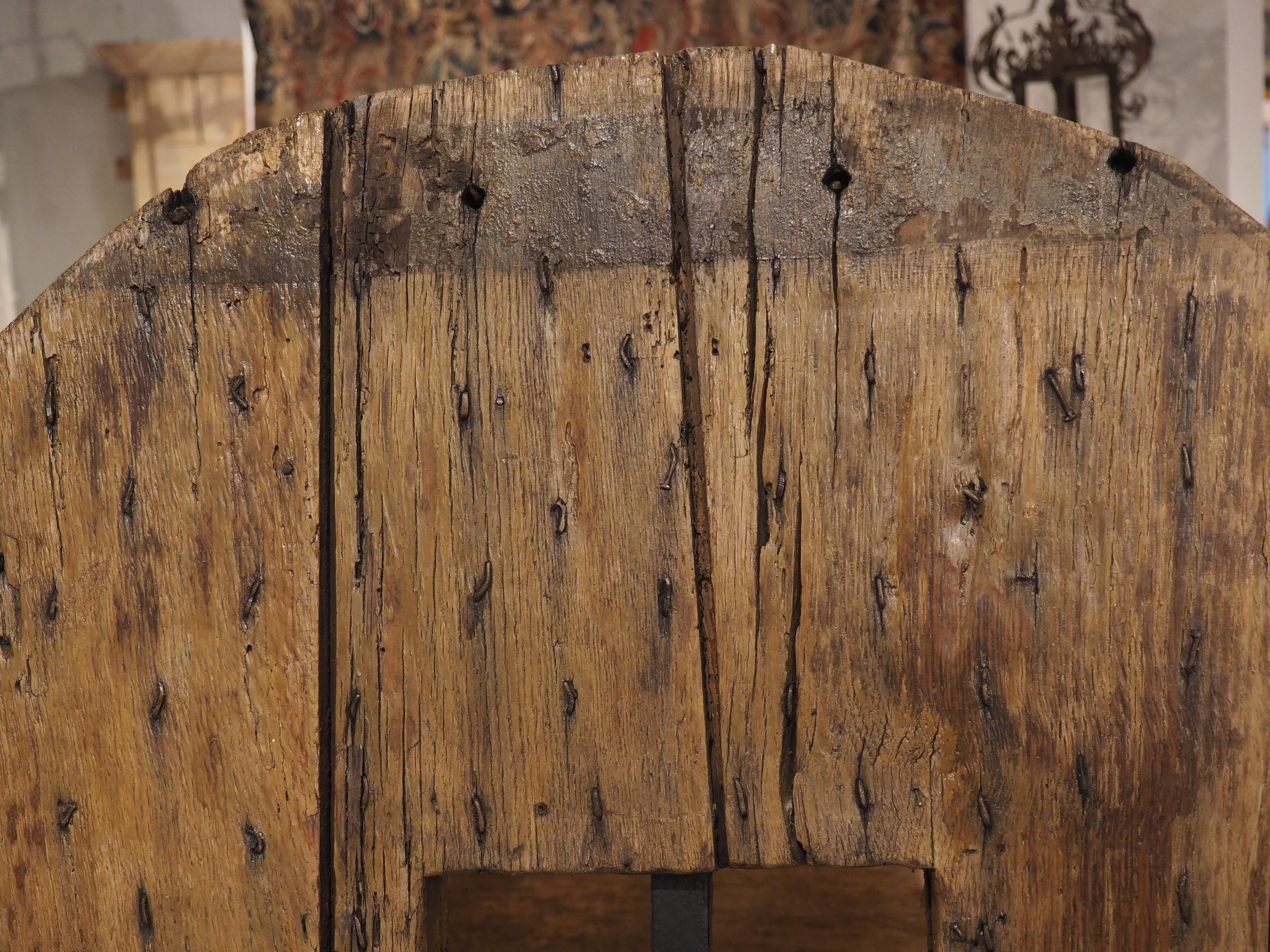 Porte Cachot- Prison-Tür aus Eiche aus dem 18. Jahrhundert von Romans-Sur-Isere, Frankreich im Zustand „Gut“ im Angebot in Dallas, TX