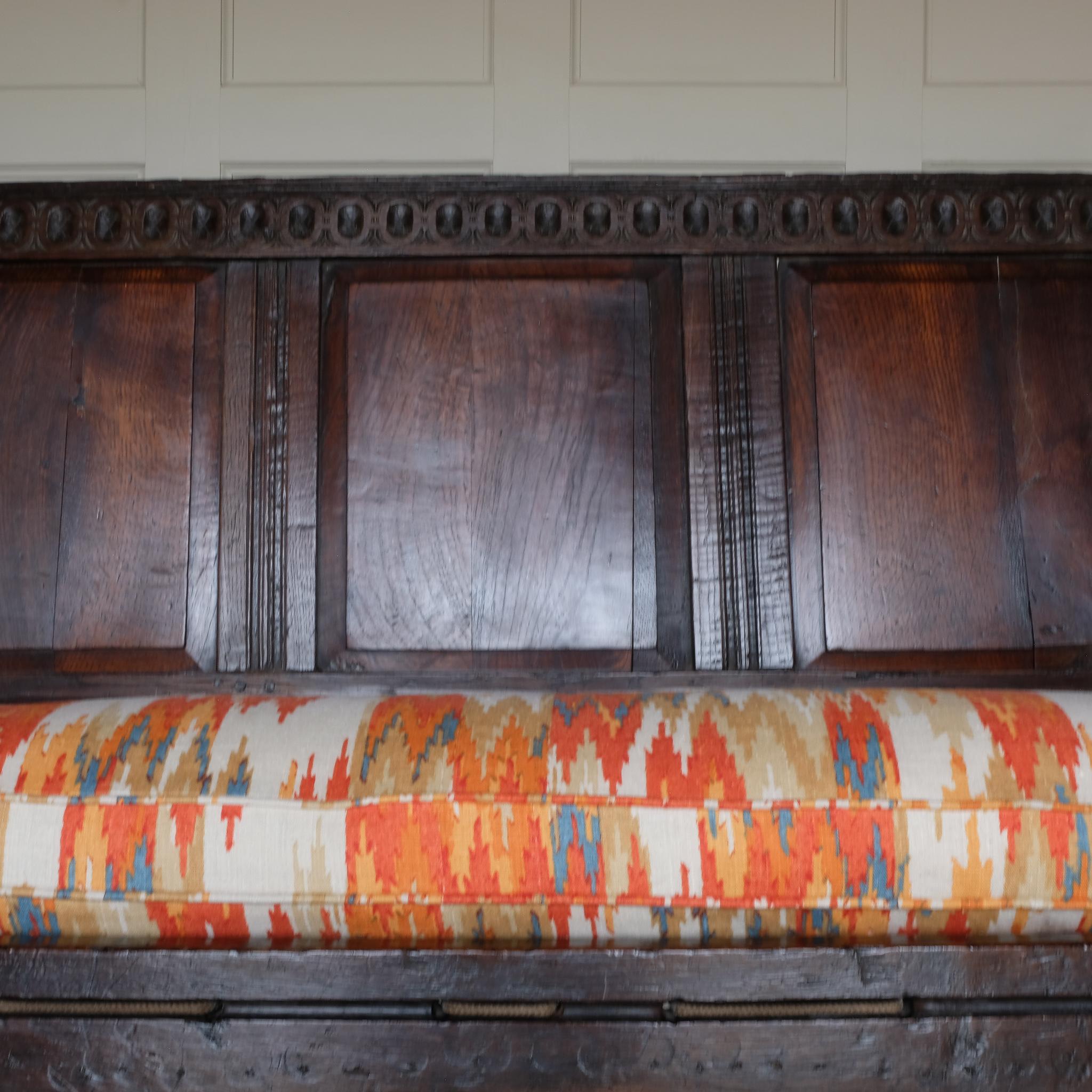 18th Century Oak Settle With Cushion For Sale 8
