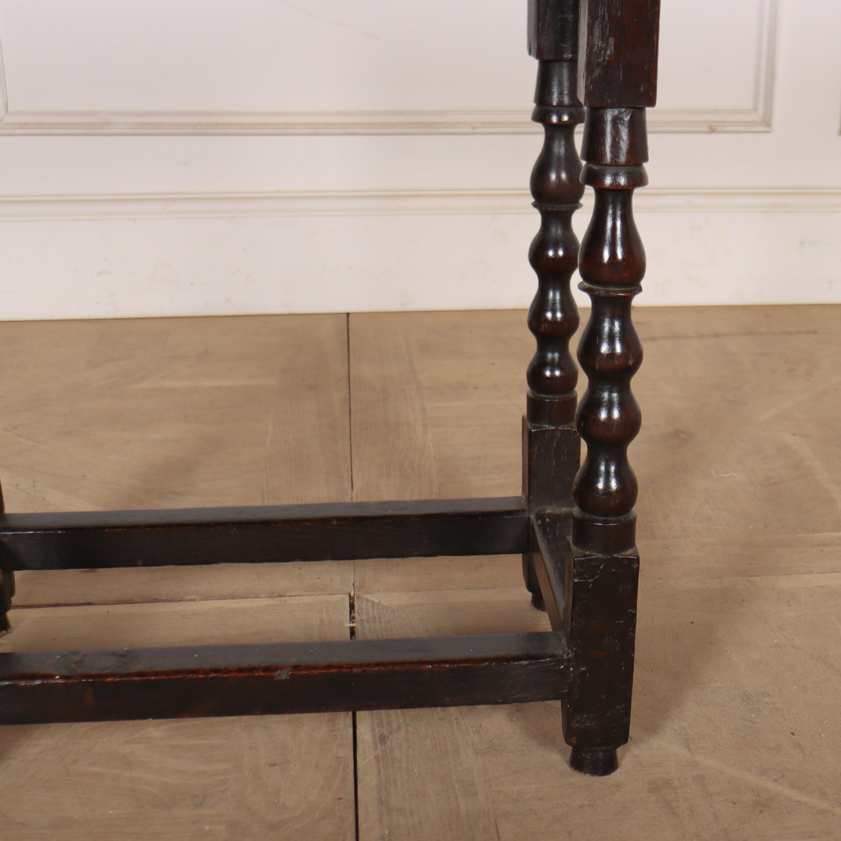Table d'appoint en chêne du XVIIIe siècle Bon état - En vente à Leamington Spa, Warwickshire