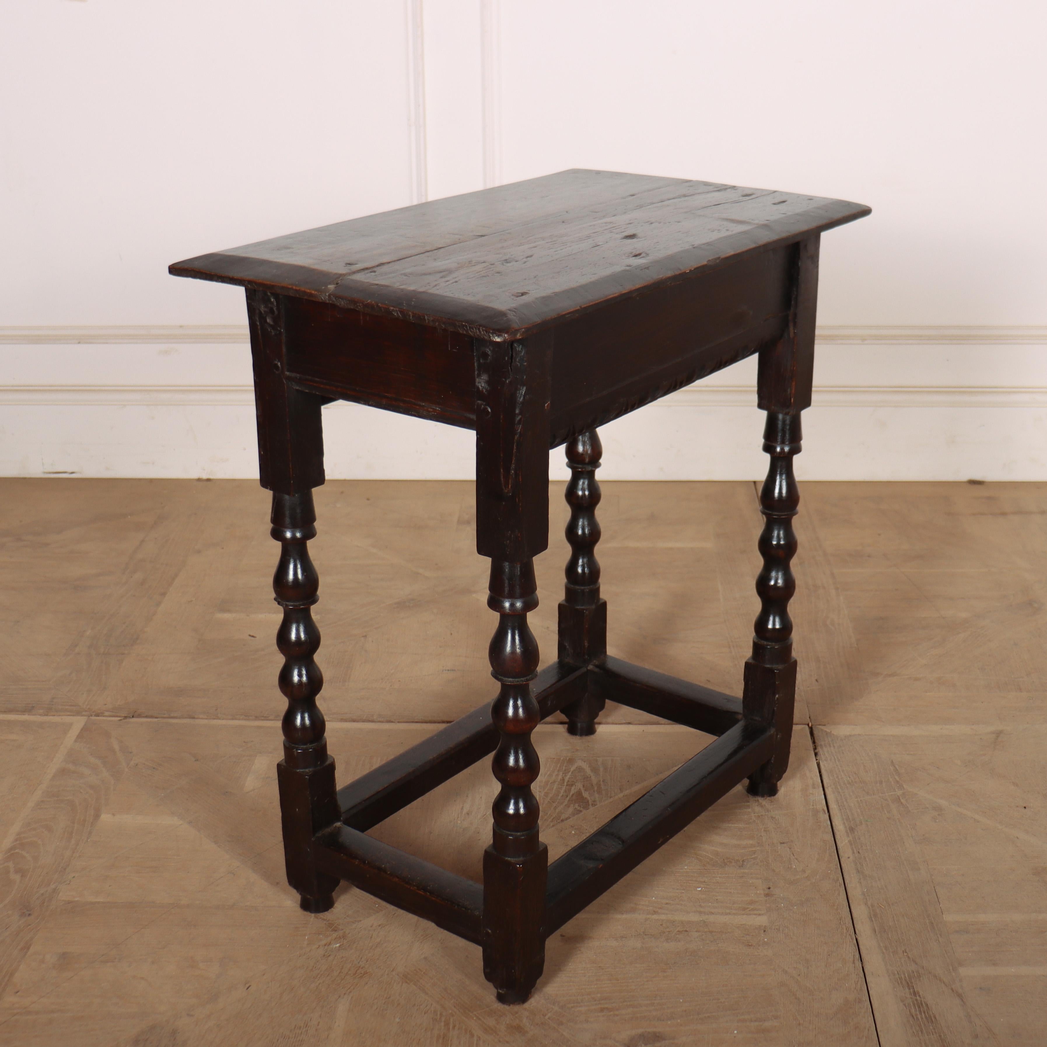 Chêne Table d'appoint en chêne du XVIIIe siècle en vente