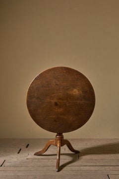 18th Century oak tilt top table