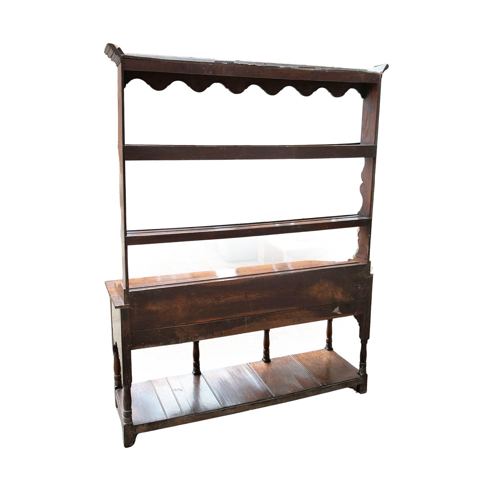 Base de commode et étagère galloise en Oak du 18e siècle en vente 2