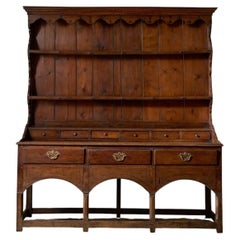 Buffet gallois en chêne du XVIIIe siècle