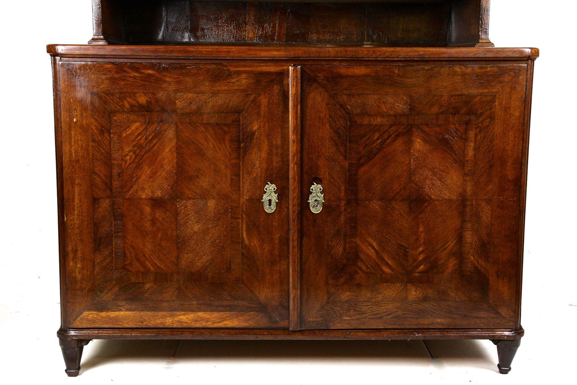 Beautiful late 18th century oakwood cabinet or buffet from the so-called 
