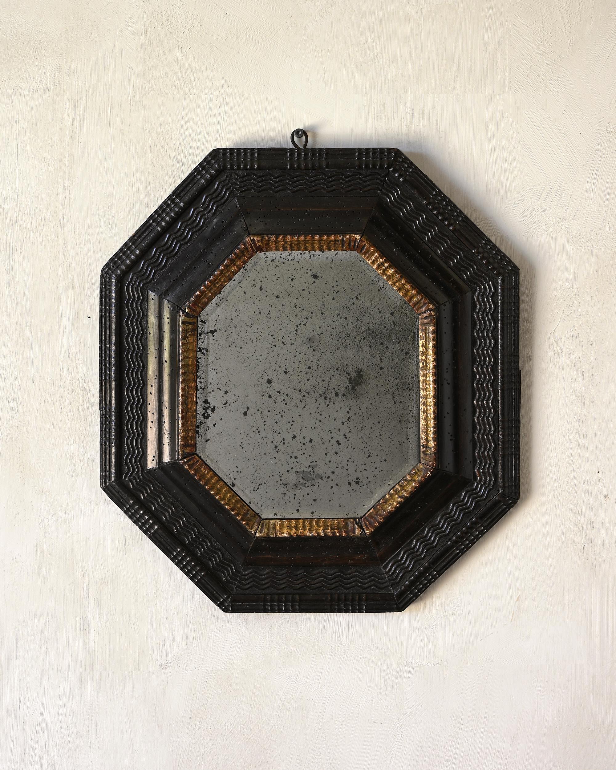 Hand-Crafted 18th Century Octagonal Baroque Mirror For Sale