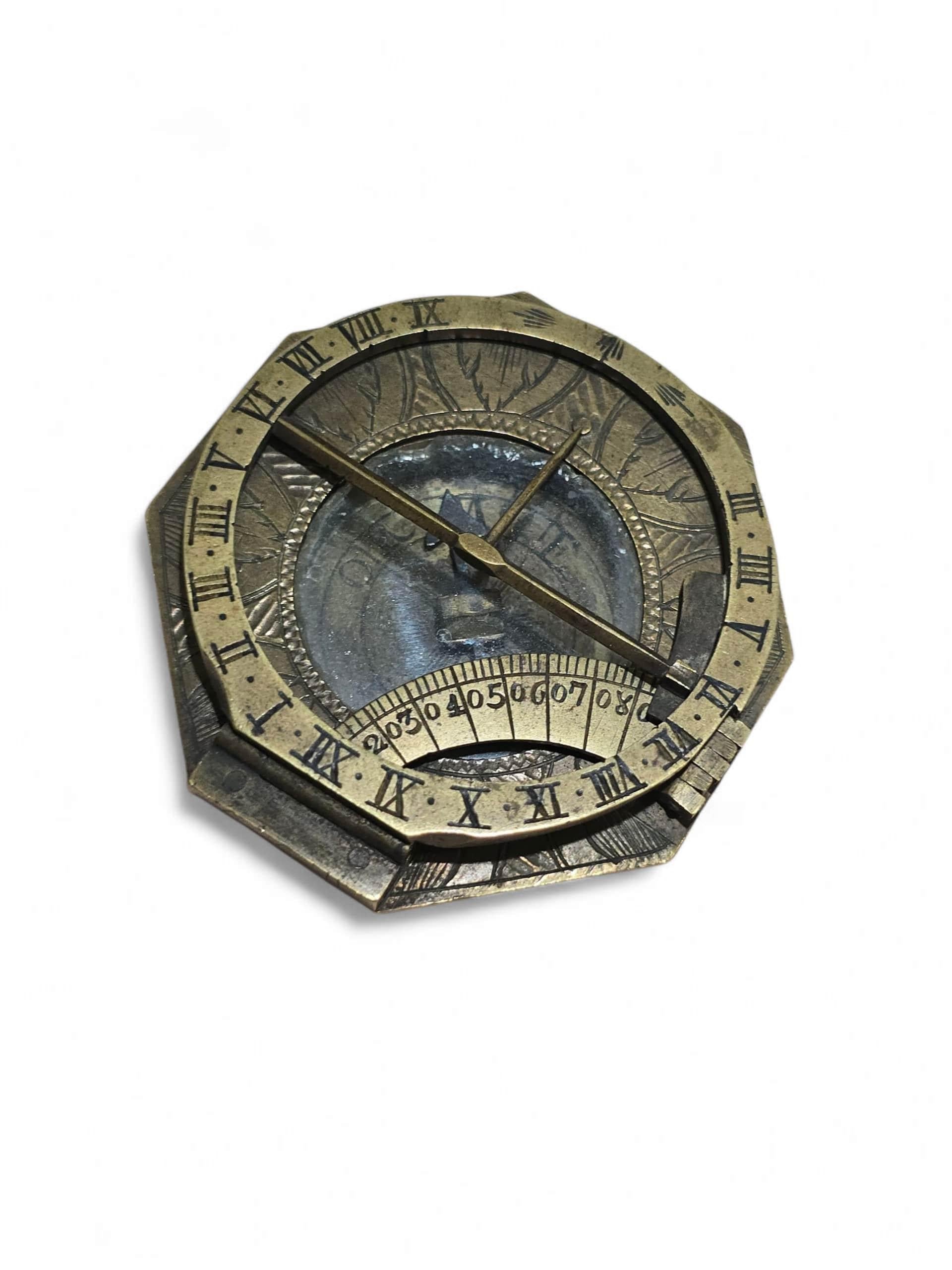 Cadran solaire octogonal en laiton du 18e siècle signé 