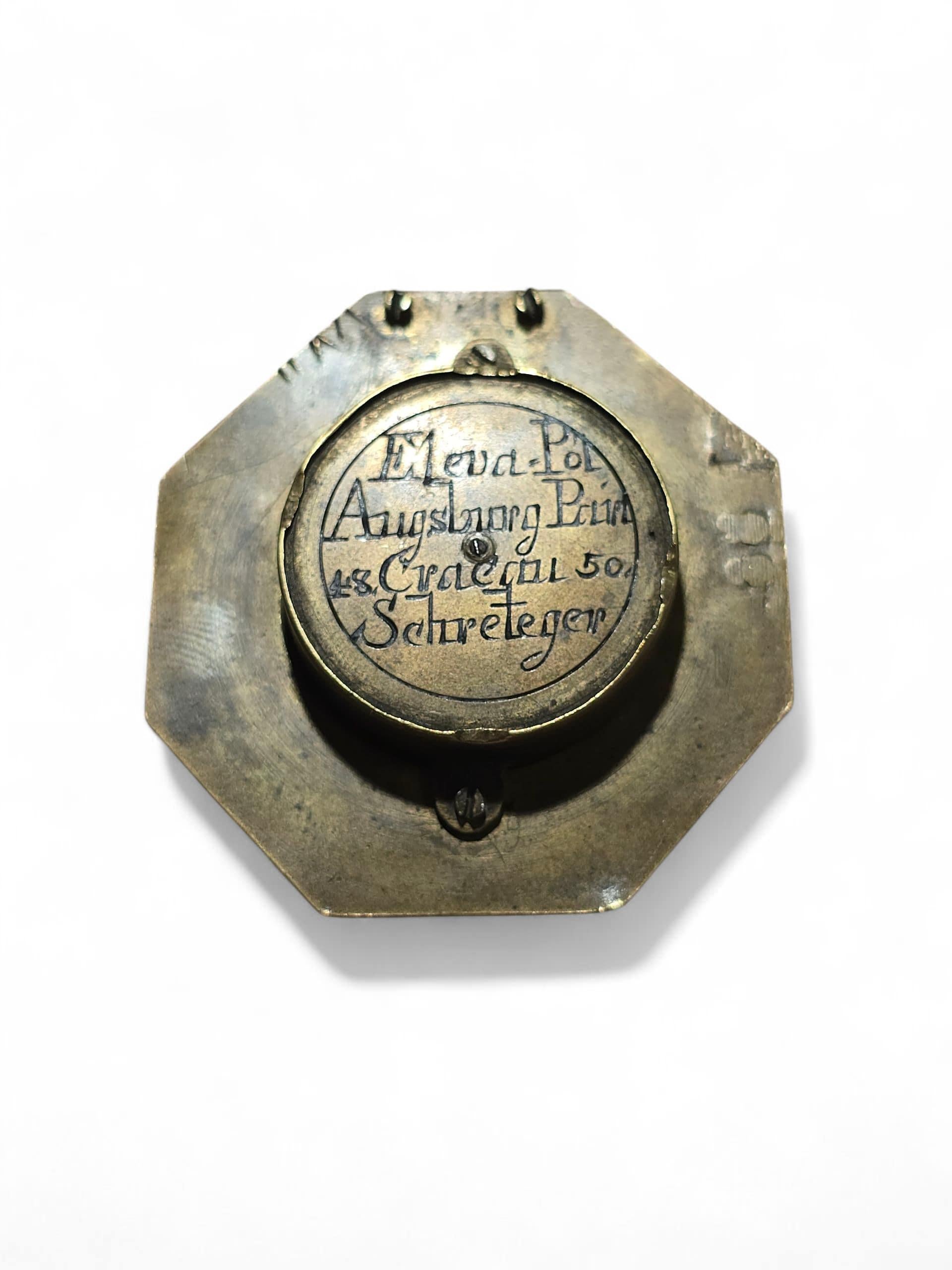 XVIIIe siècle et antérieur Cadran solaire octogonal en laiton du 18e siècle signé 