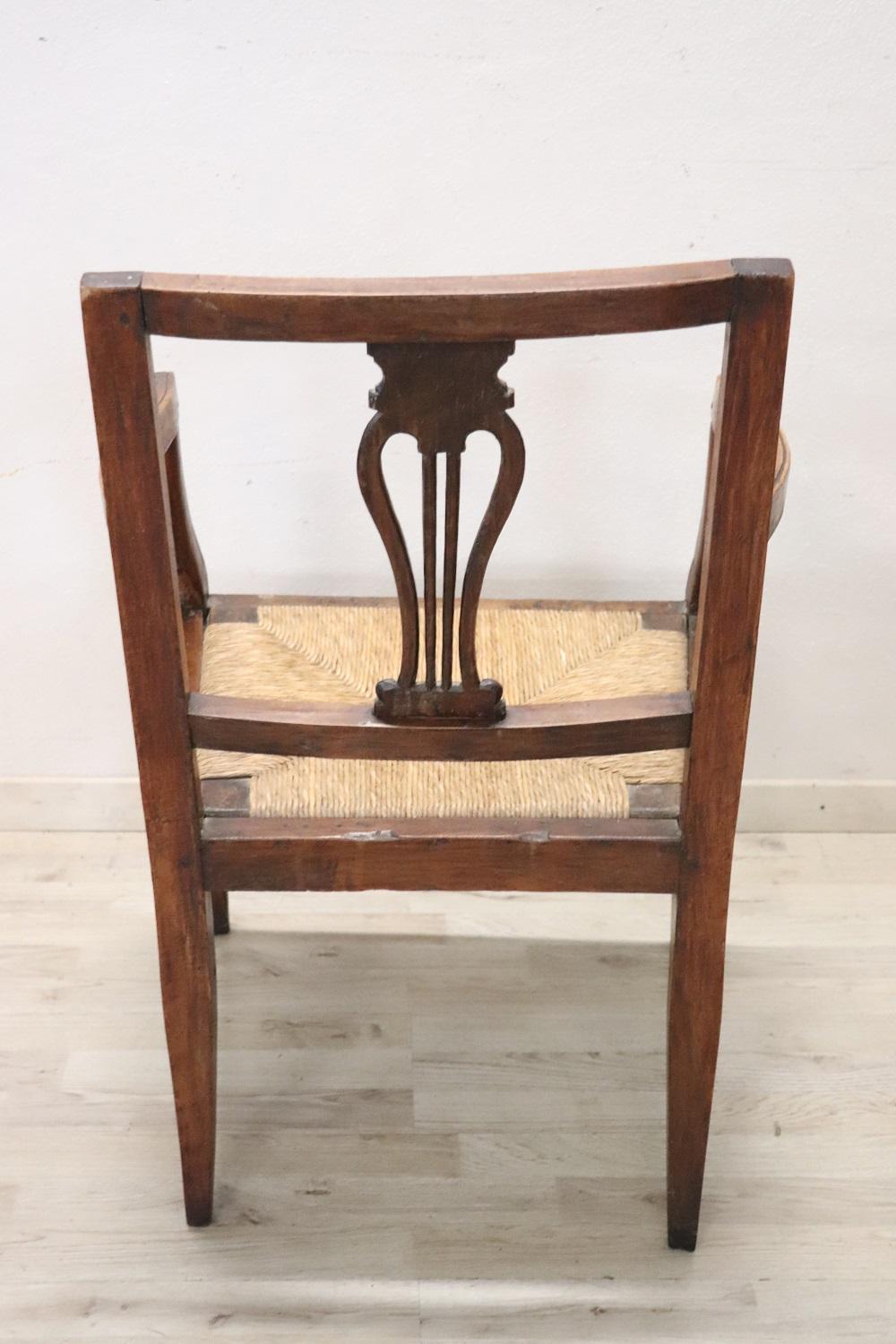 18th Century of the Period Louis XVI Solid Walnut Armchair with Straw Seat In Good Condition For Sale In Casale Monferrato, IT