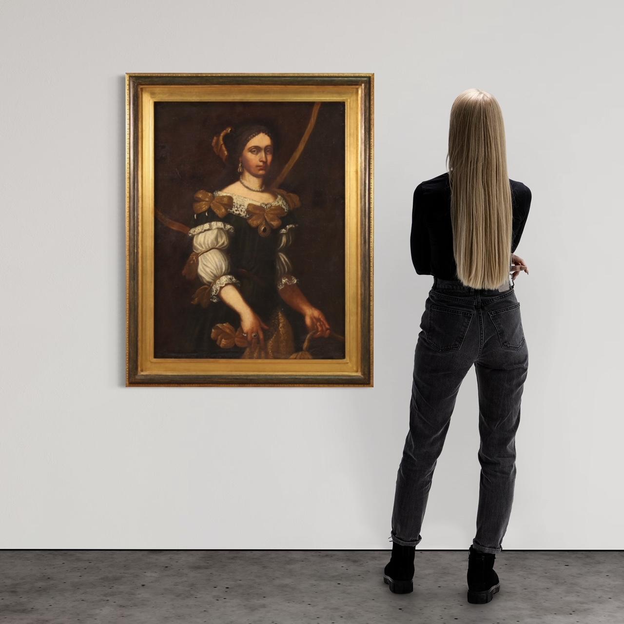 Peinture italienne ancienne de la première moitié du XVIIIe siècle. Huile sur toile représentant un portrait de femme, jeune femme noble en robe somptueuse, de bonne qualité picturale. Tableau de grande taille et de grand impact orné d'un cadre
