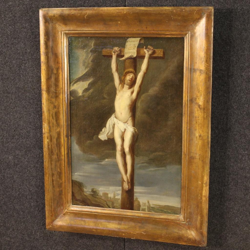 Antique Italian painting from 18th century. Framework oil on canvas depicting a religious subject Crucifixion of excellent pictorial quality. 20th century bronze-colored frame with some signs of aging. Painting that has undergone a conservative