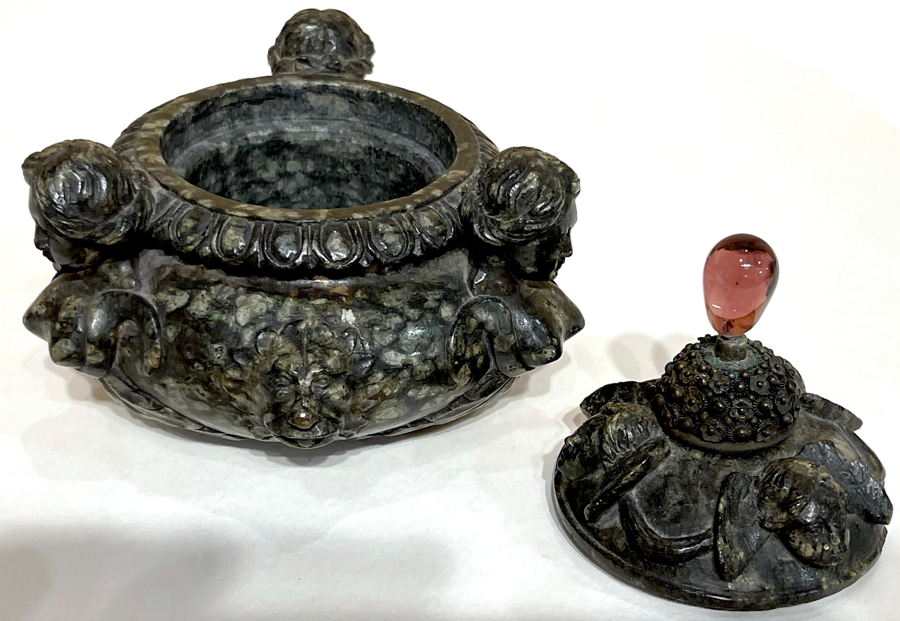 Caja de Mesa de Mármol Verdigris Tallado Estilo Renacimiento Italiano Siglo XVIII/Antiguo en venta 6
