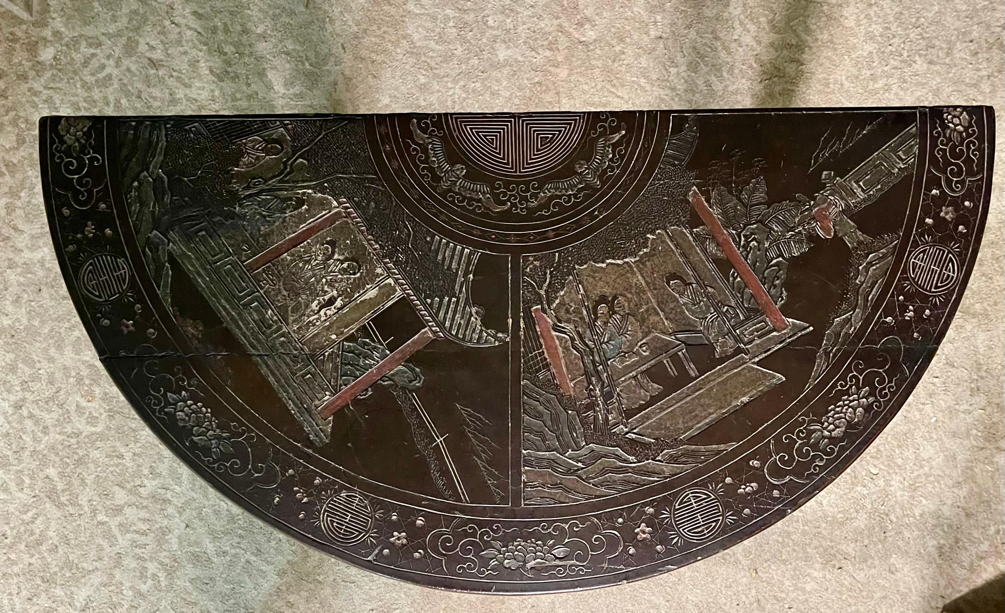 18th Century Orientalist Pair of Lacquered Consoles For Sale 4