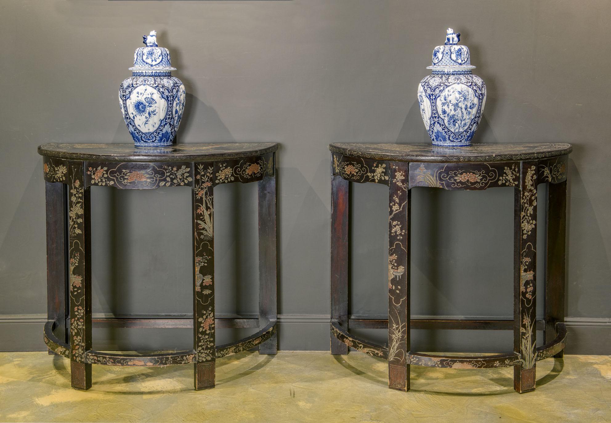 18th Century Orientalist Pair of Lacquered Consoles In Good Condition For Sale In Roma, IT