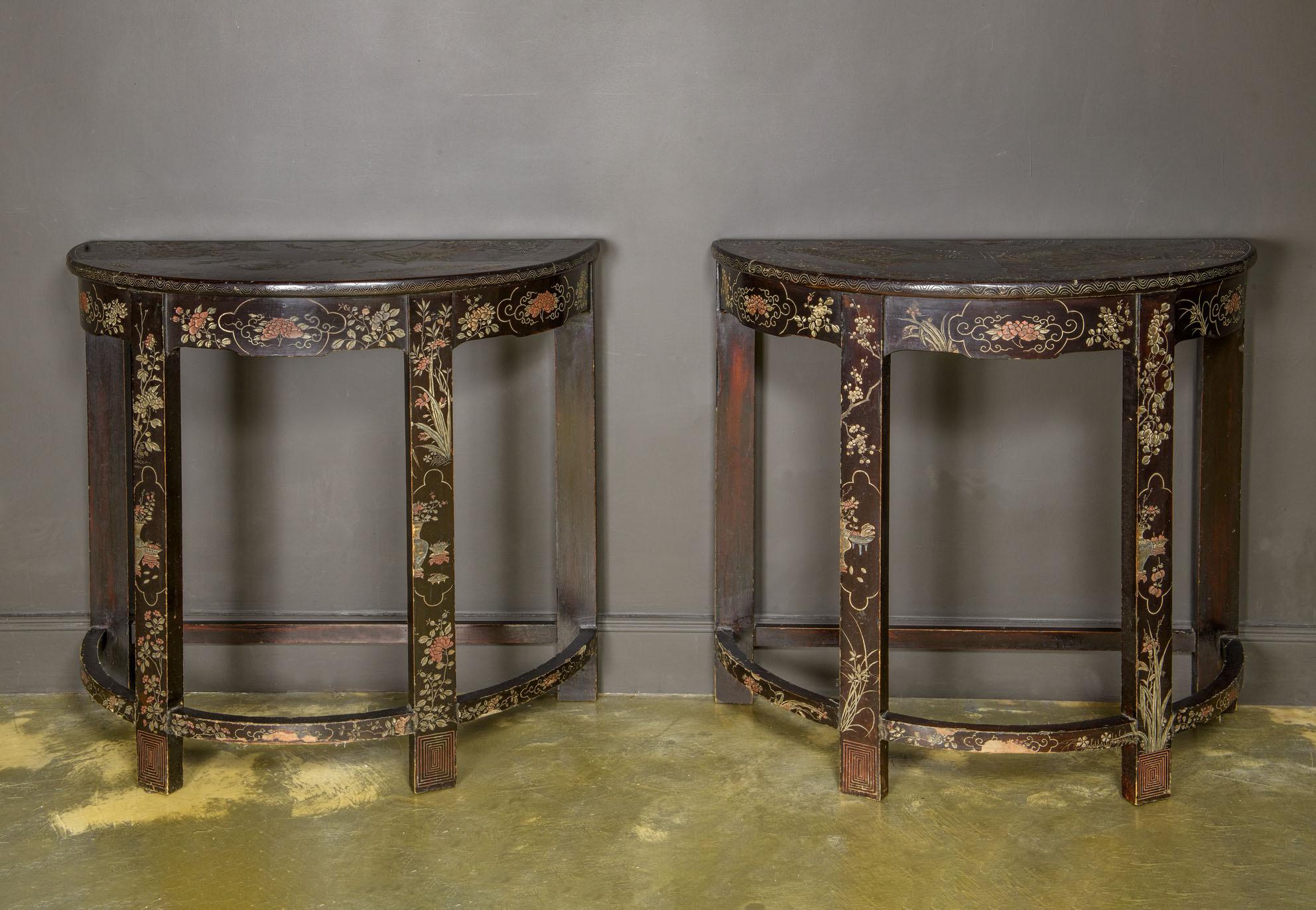 Wood 18th Century Orientalist Pair of Lacquered Consoles For Sale