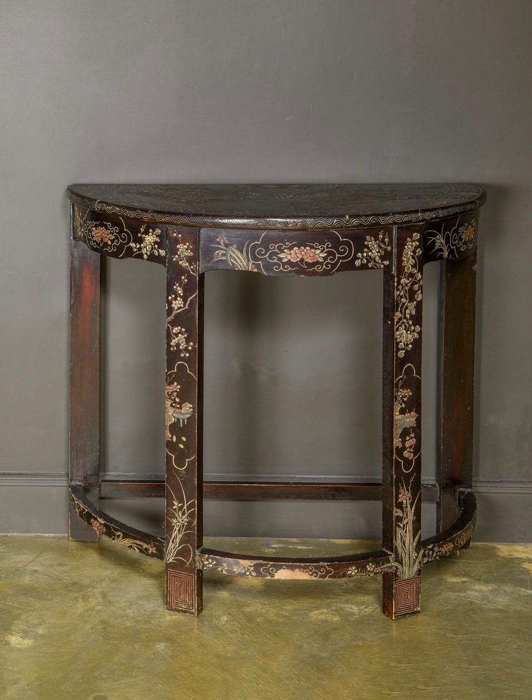 18th Century Orientalist Pair of Lacquered Consoles For Sale 1