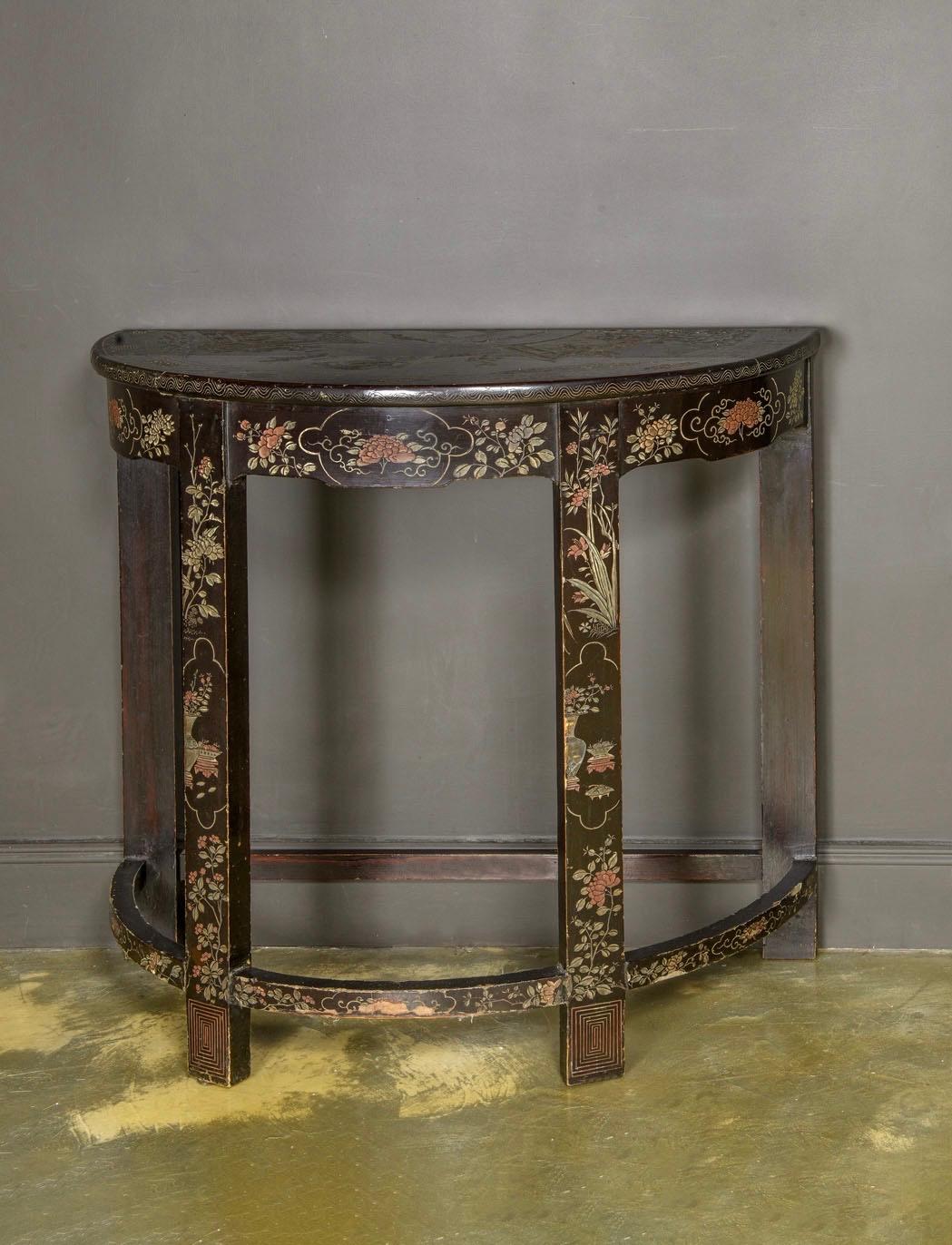 18th Century Orientalist Pair of Lacquered Consoles For Sale 2