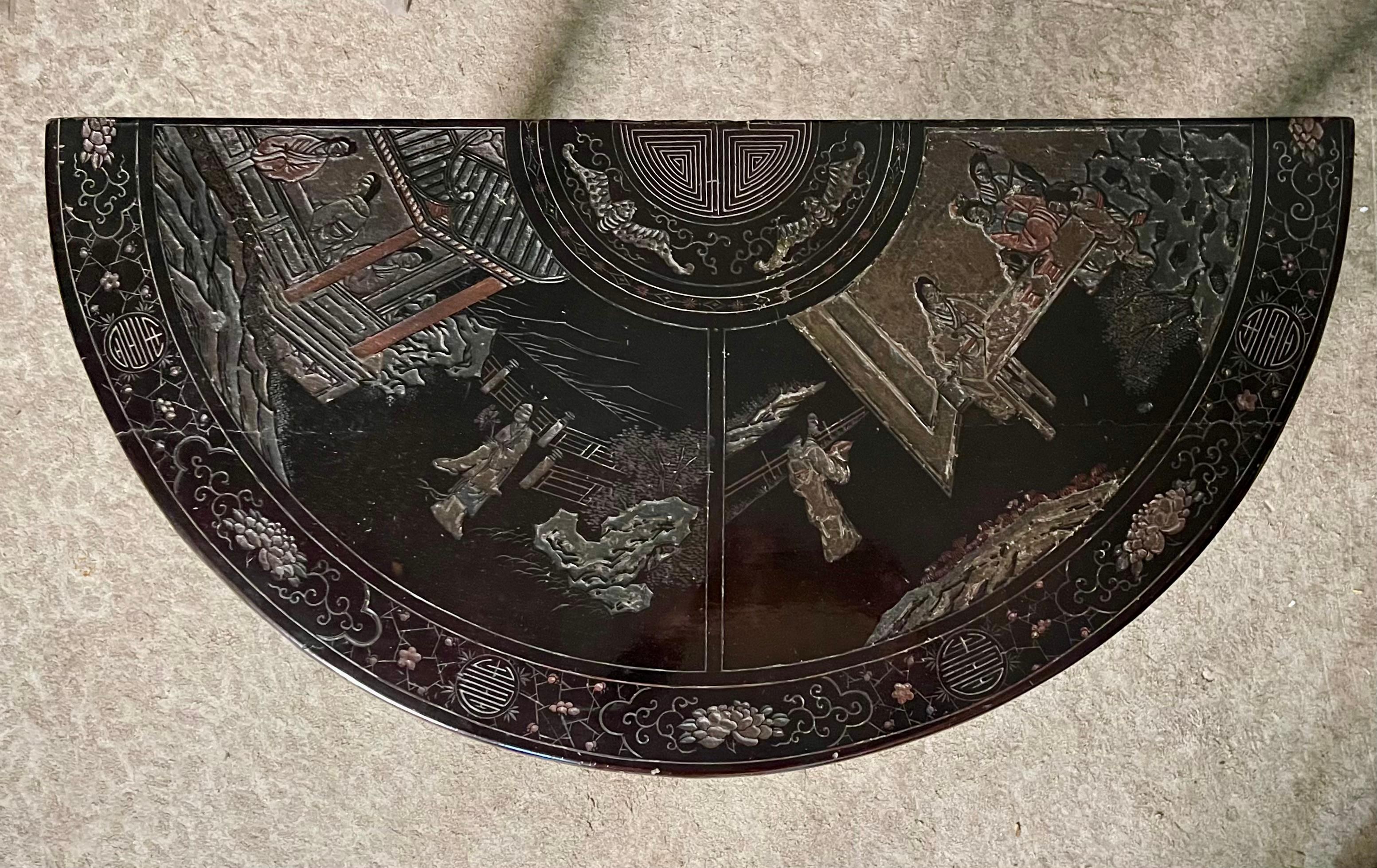 18th Century Orientalist Pair of Lacquered Consoles For Sale 3