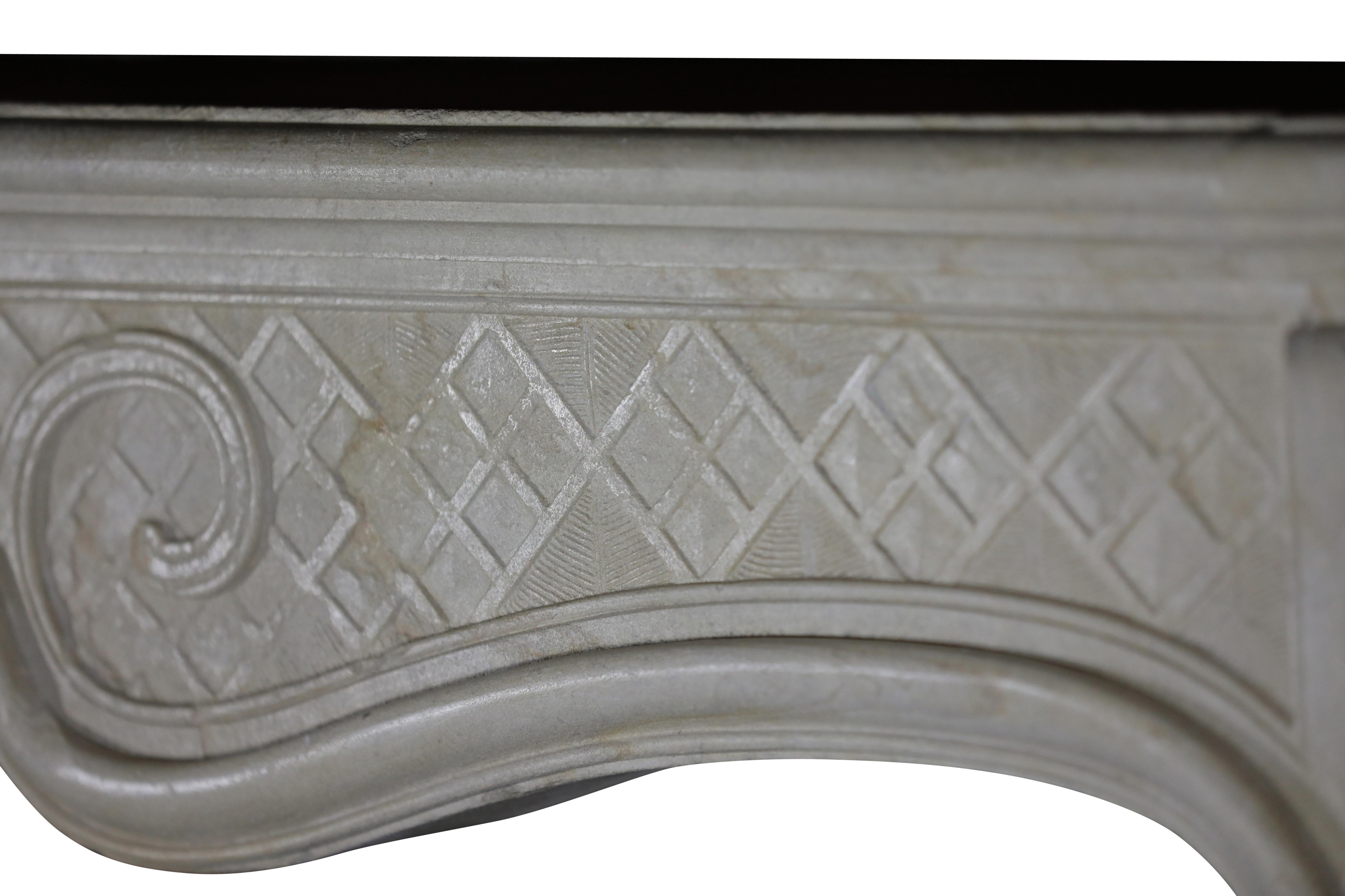 18th Century Original Antique Fireplace in Limestone For Sale 1