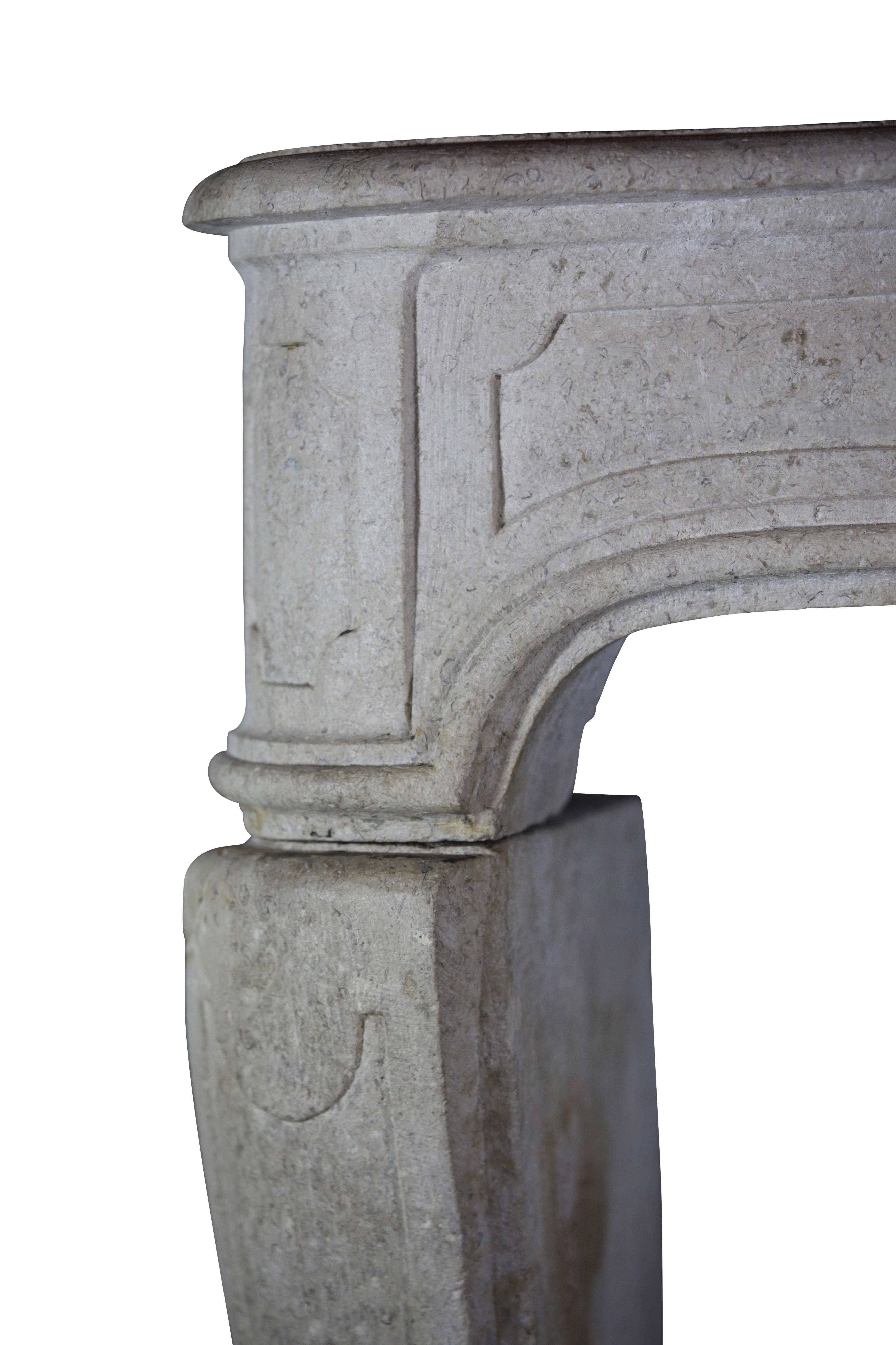 18th Century Original French Country Limestone Fireplace Surround In Good Condition For Sale In Beervelde, BE