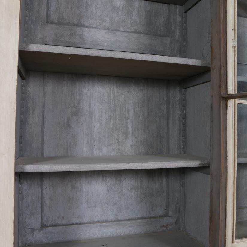 18th Century Original Painted Bookcase In Good Condition In Leamington Spa, Warwickshire