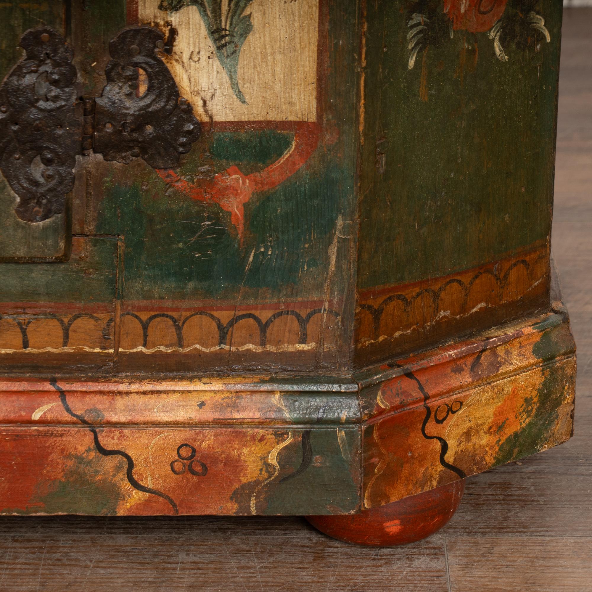 Armoire originale peinte du 18e siècle, datée de 1726 en vente 7