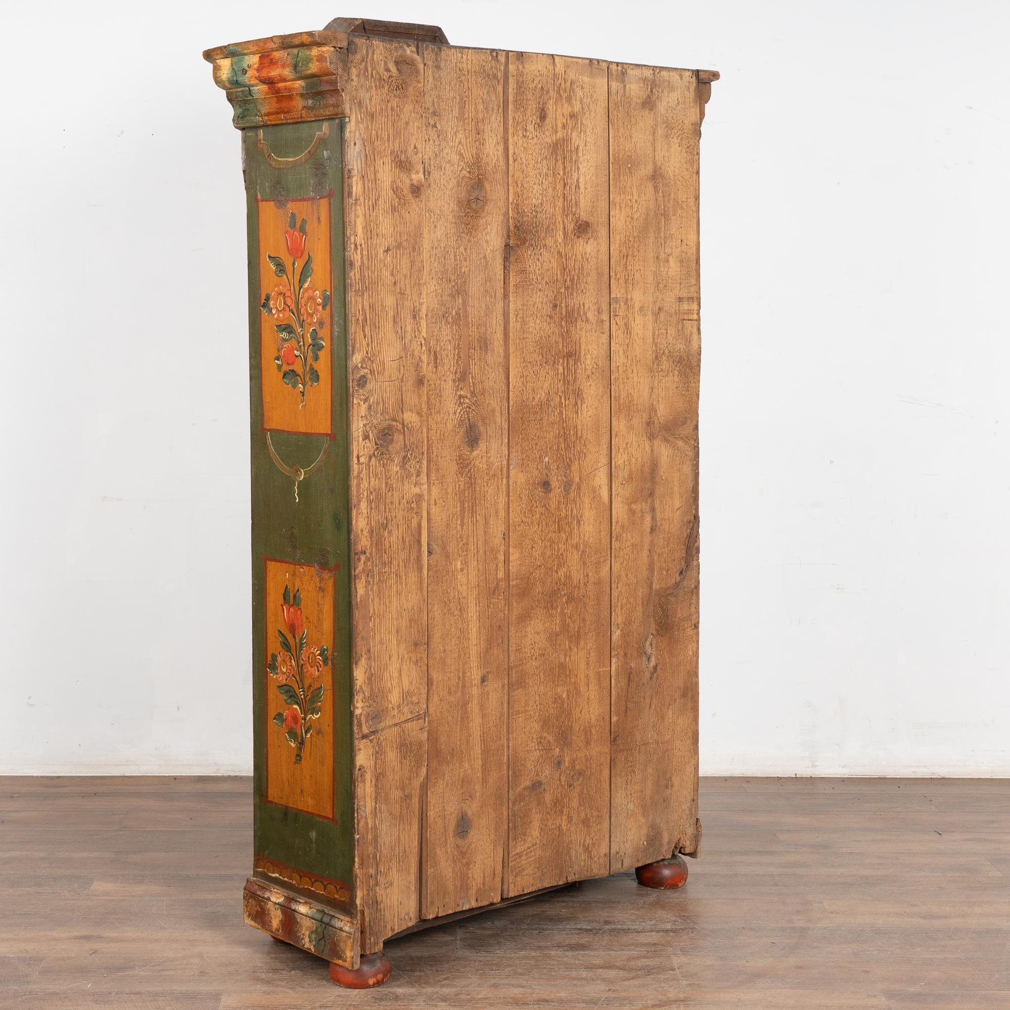 Armoire originale peinte du 18e siècle, datée de 1726 en vente 8