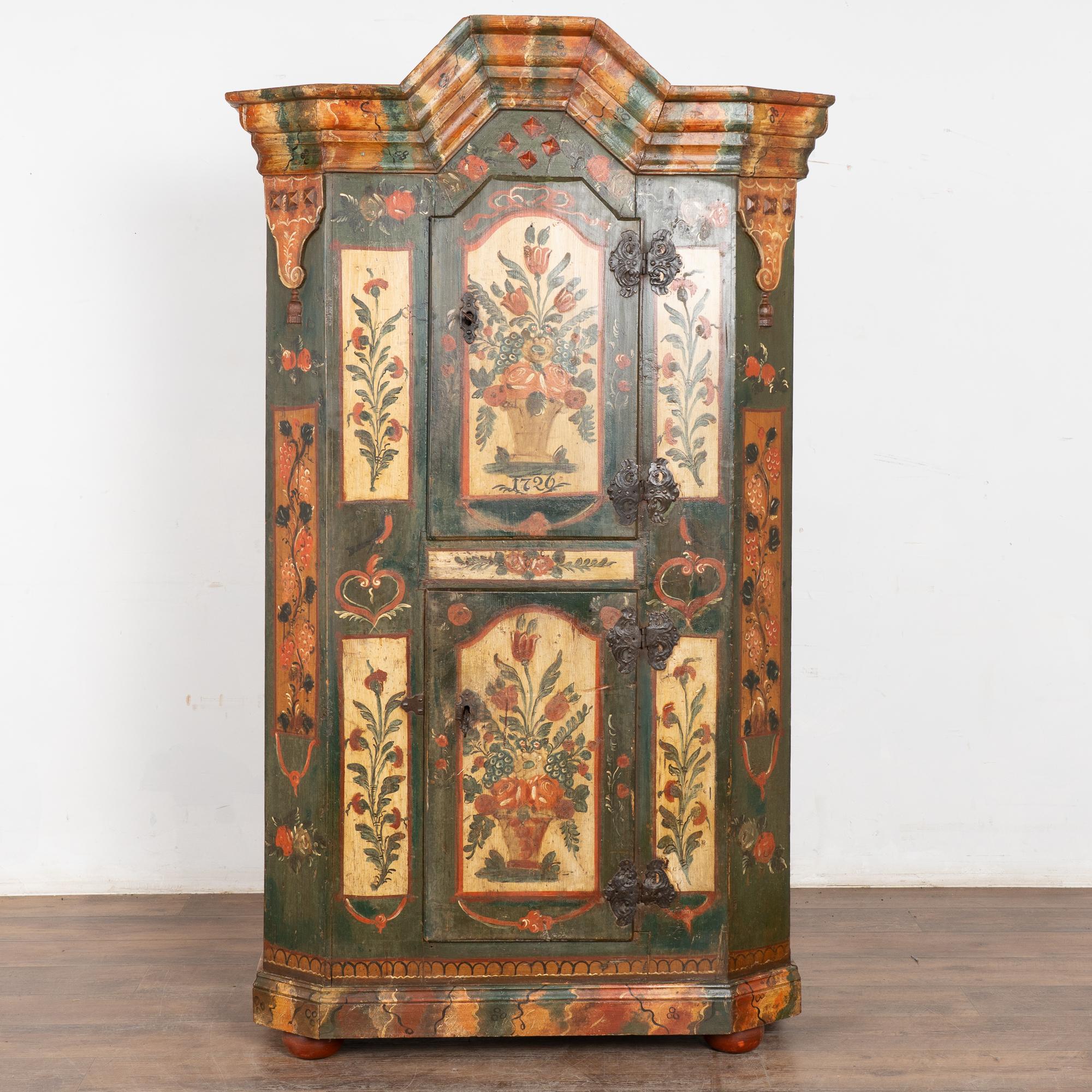 Hongrois Armoire originale peinte du 18e siècle, datée de 1726 en vente