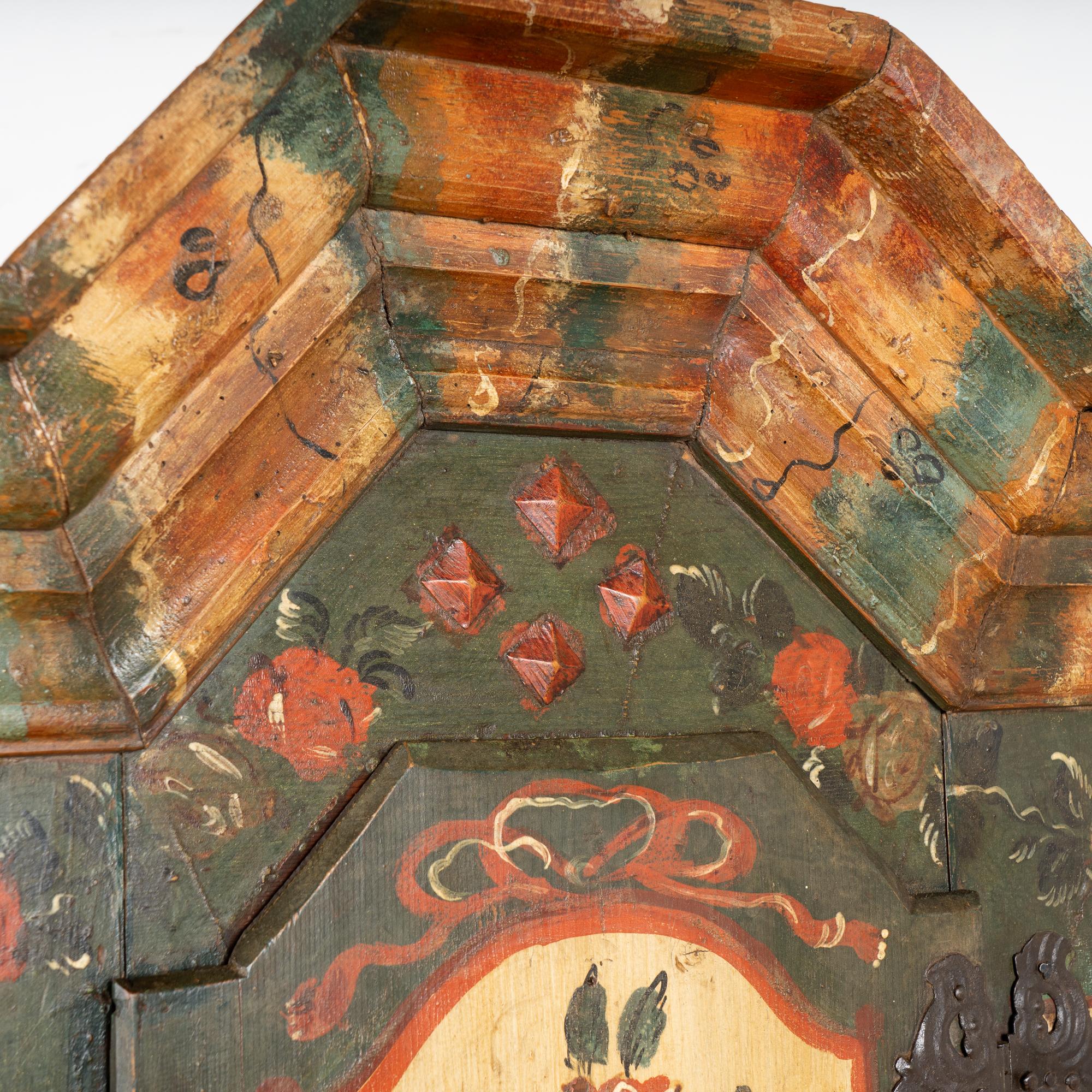 Fer forgé Armoire originale peinte du 18e siècle, datée de 1726 en vente
