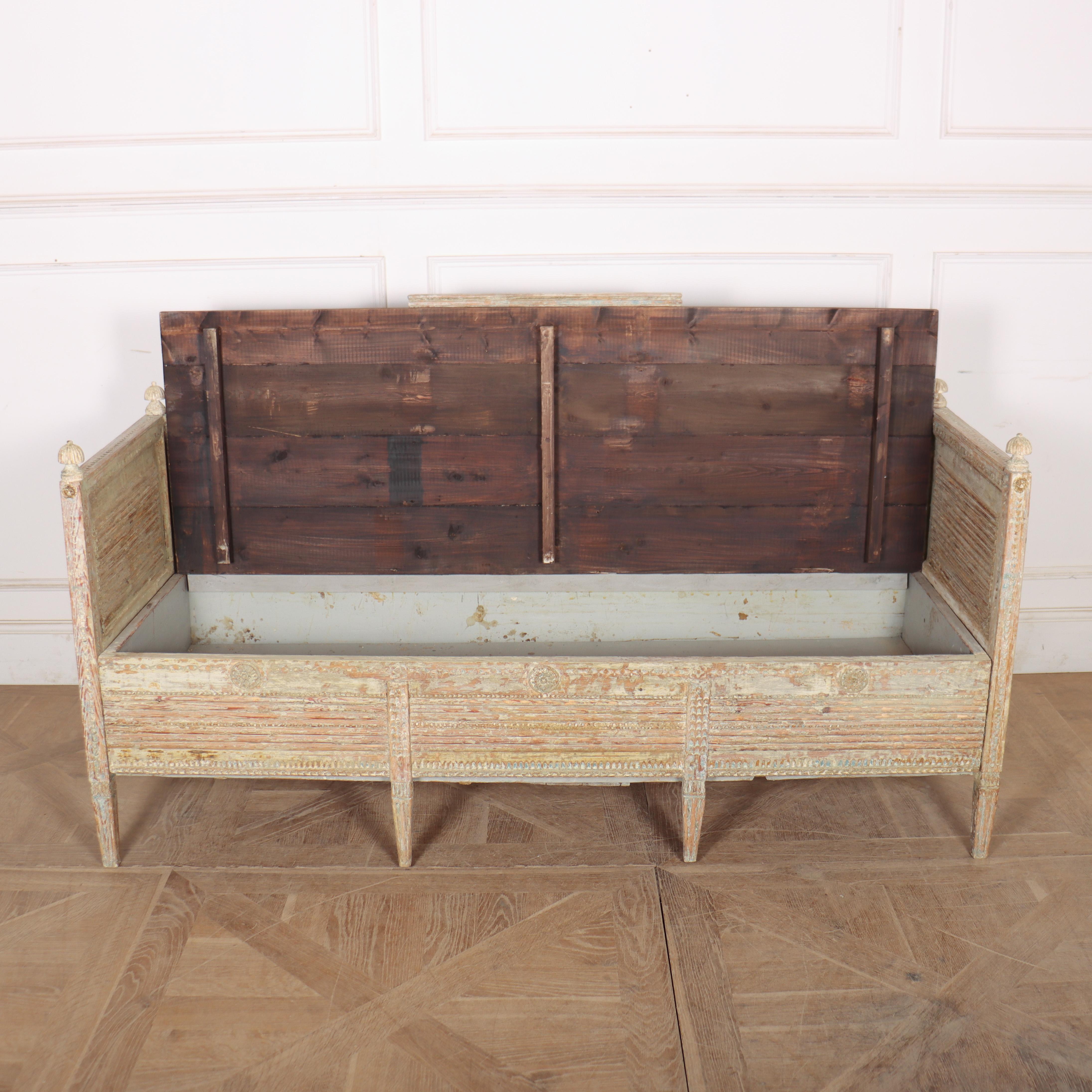Banc suédois peint original du 18e siècle en vente 4