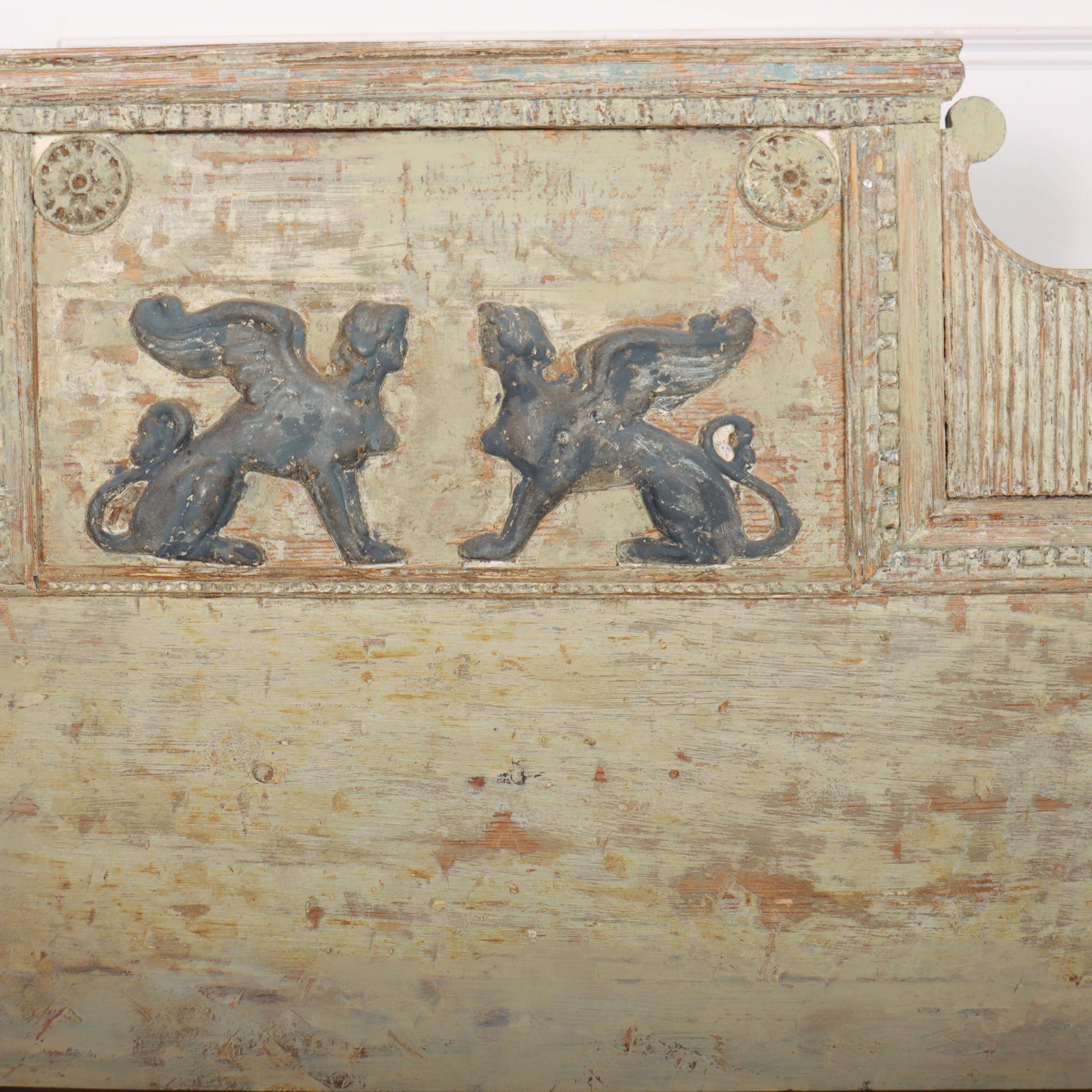 Banc suédois peint original du 18e siècle en vente 1