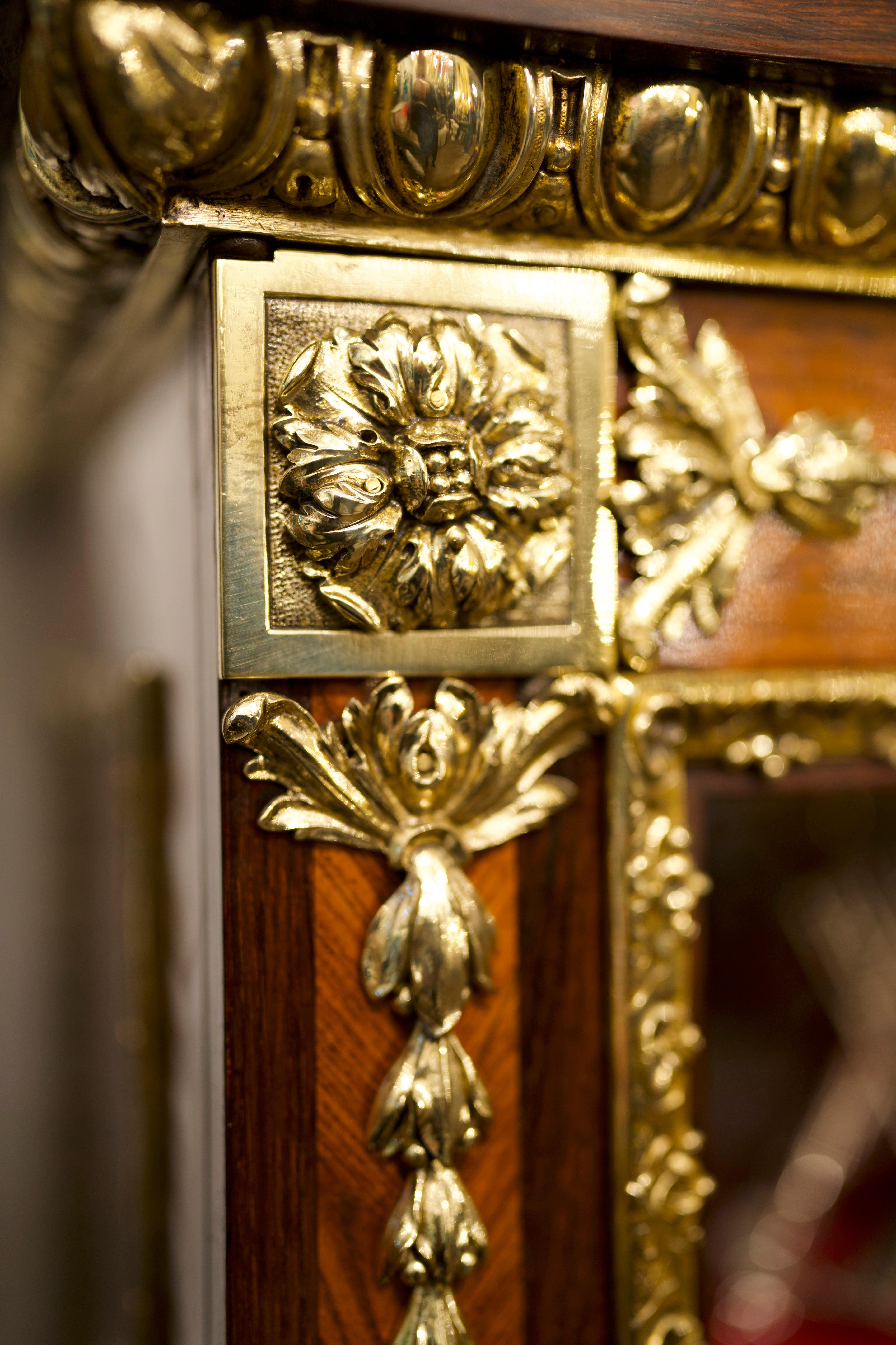18th Century Ormolu Mounted French Kingwood Cabinet/Vitrine For Sale 1
