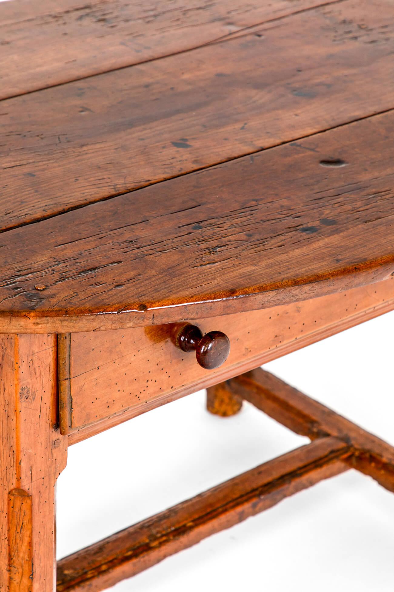 Orme Table de salle ovale du 18e siècle en vente