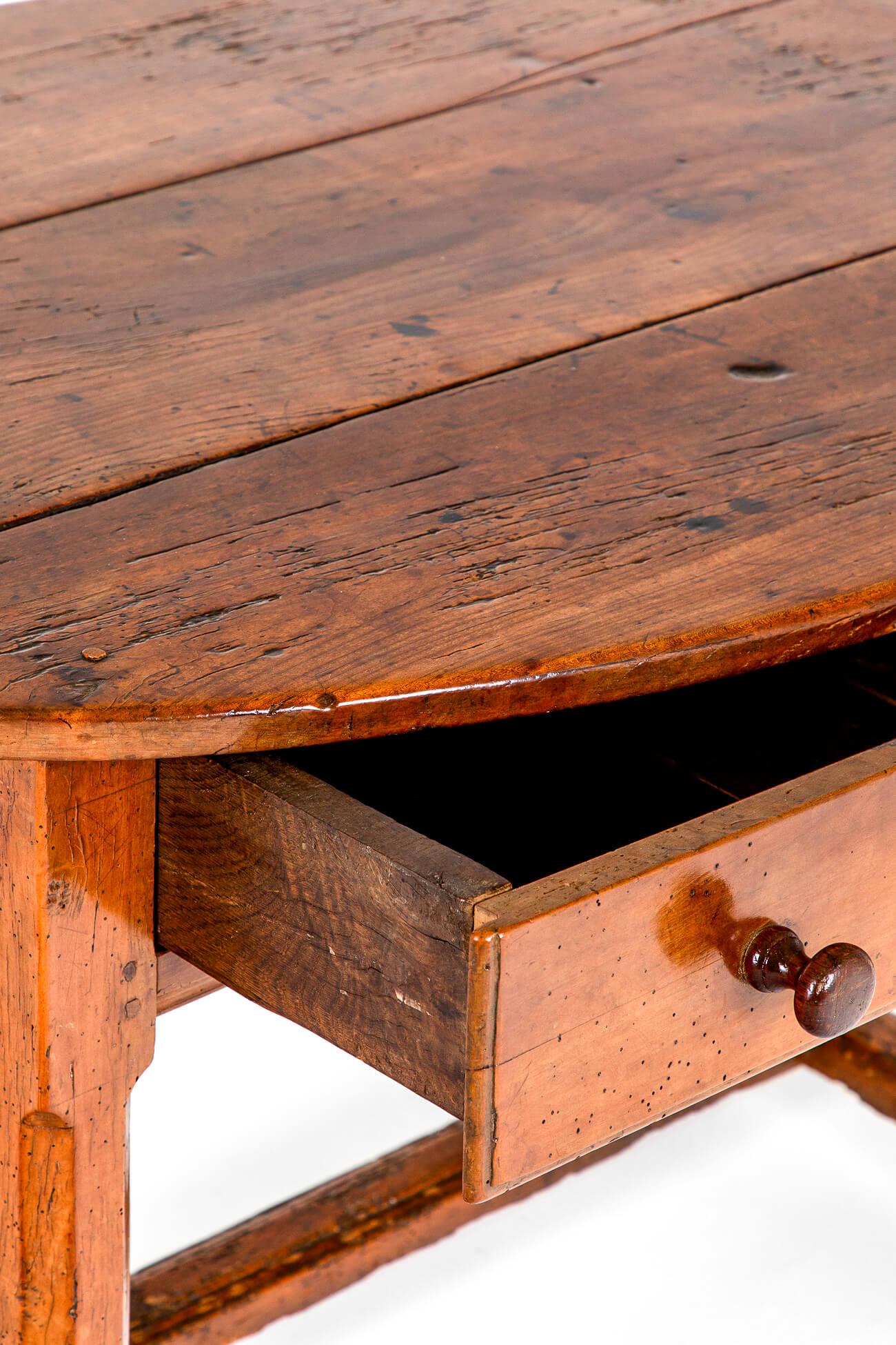 Table de salle ovale du 18e siècle en vente 1