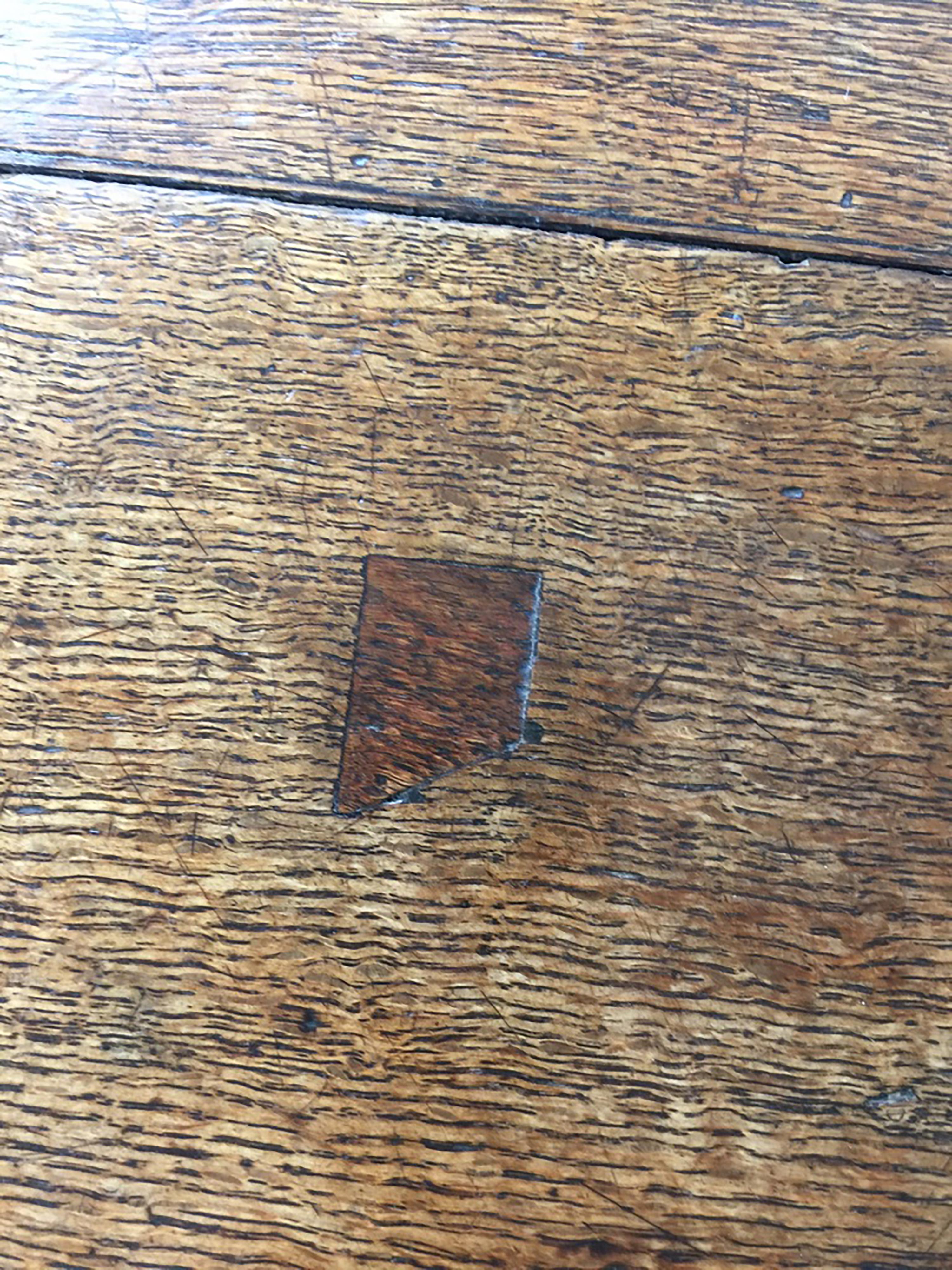 18th Century Oval Oak Drop Leaf Table For Sale 3