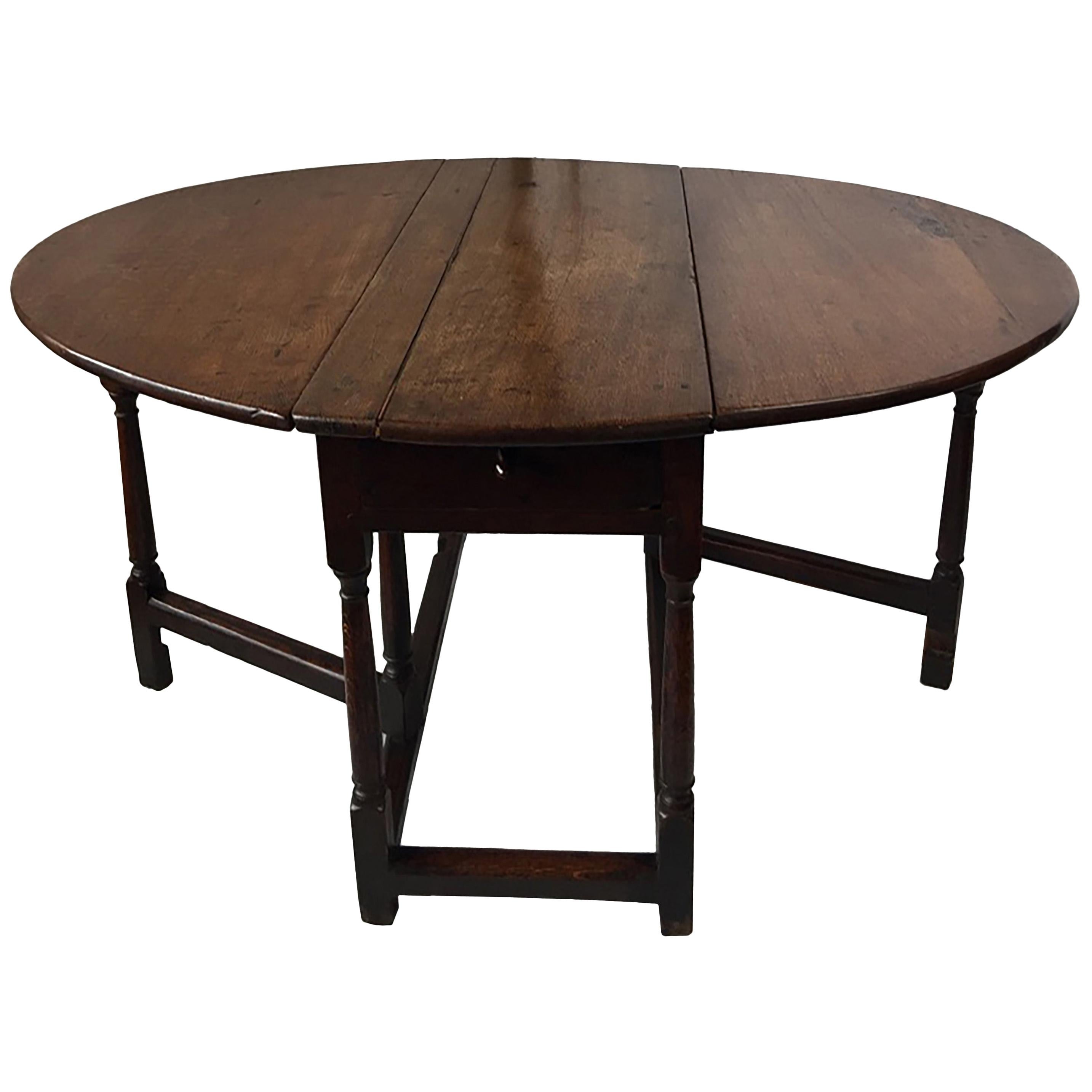 18th Century Oval Oak Drop Leaf Table For Sale
