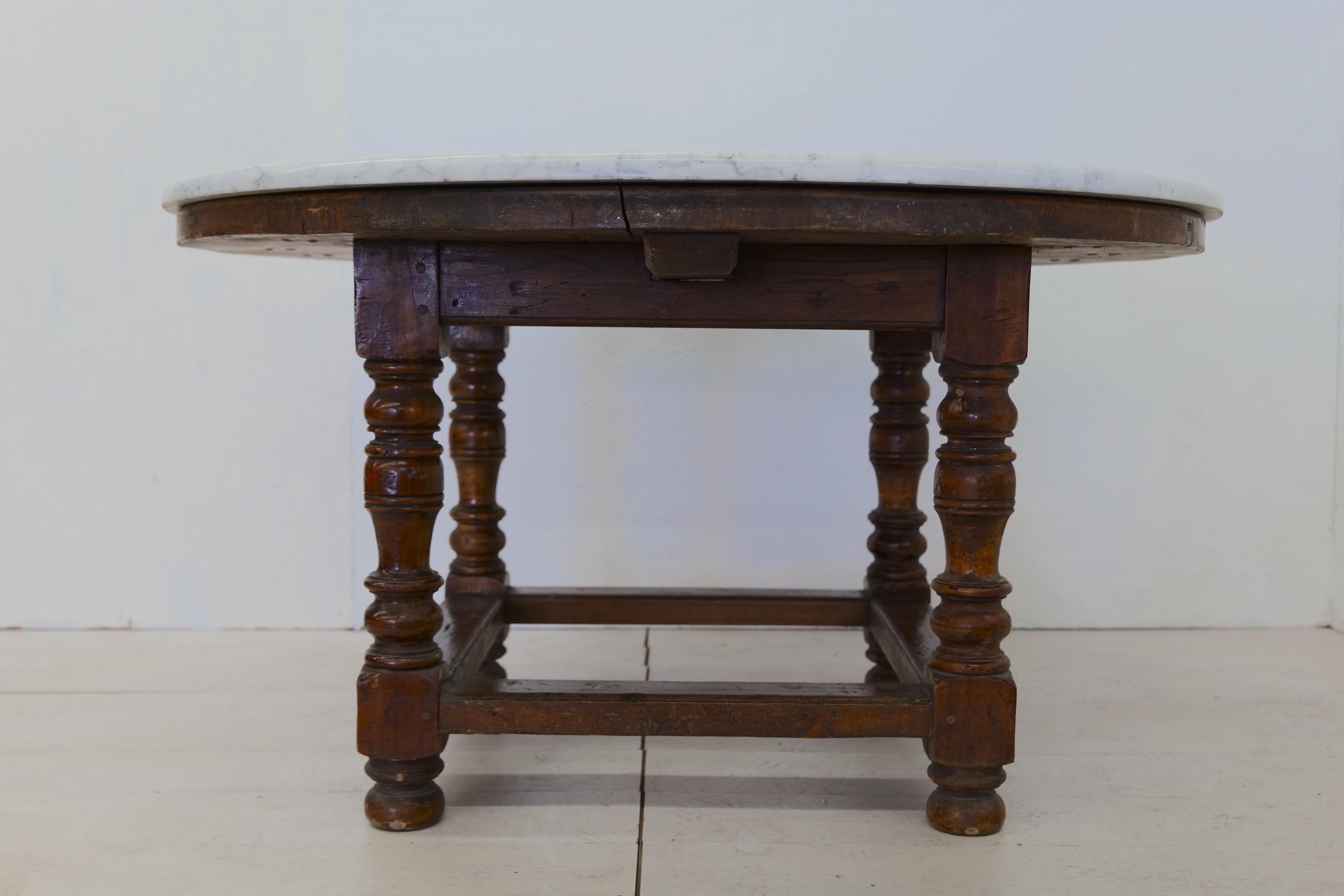Néoclassique Table de salle à manger surdimensionnée en bois et marbre du XVIIIe siècle en vente