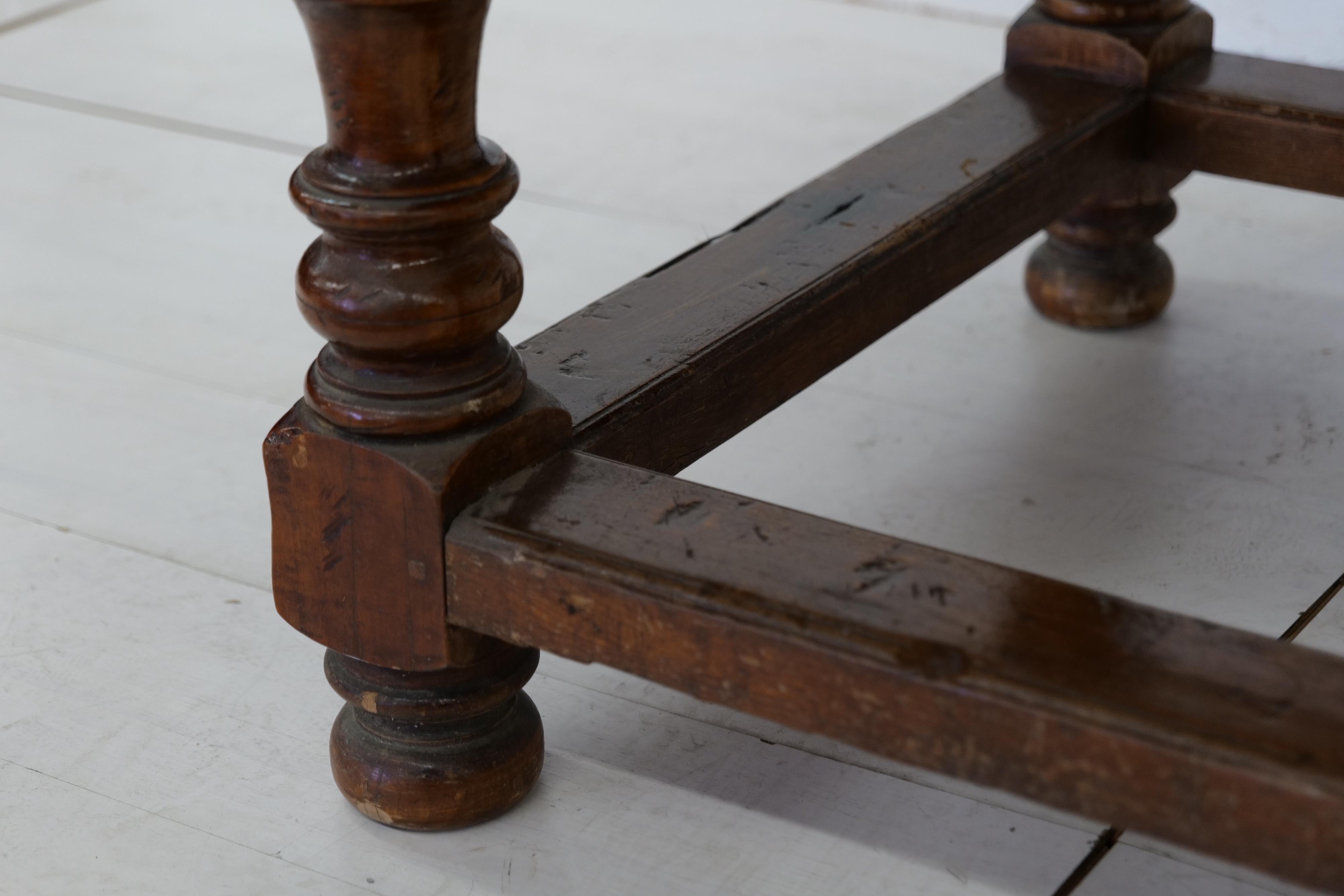 Table de salle à manger surdimensionnée en bois et marbre du XVIIIe siècle en vente 1