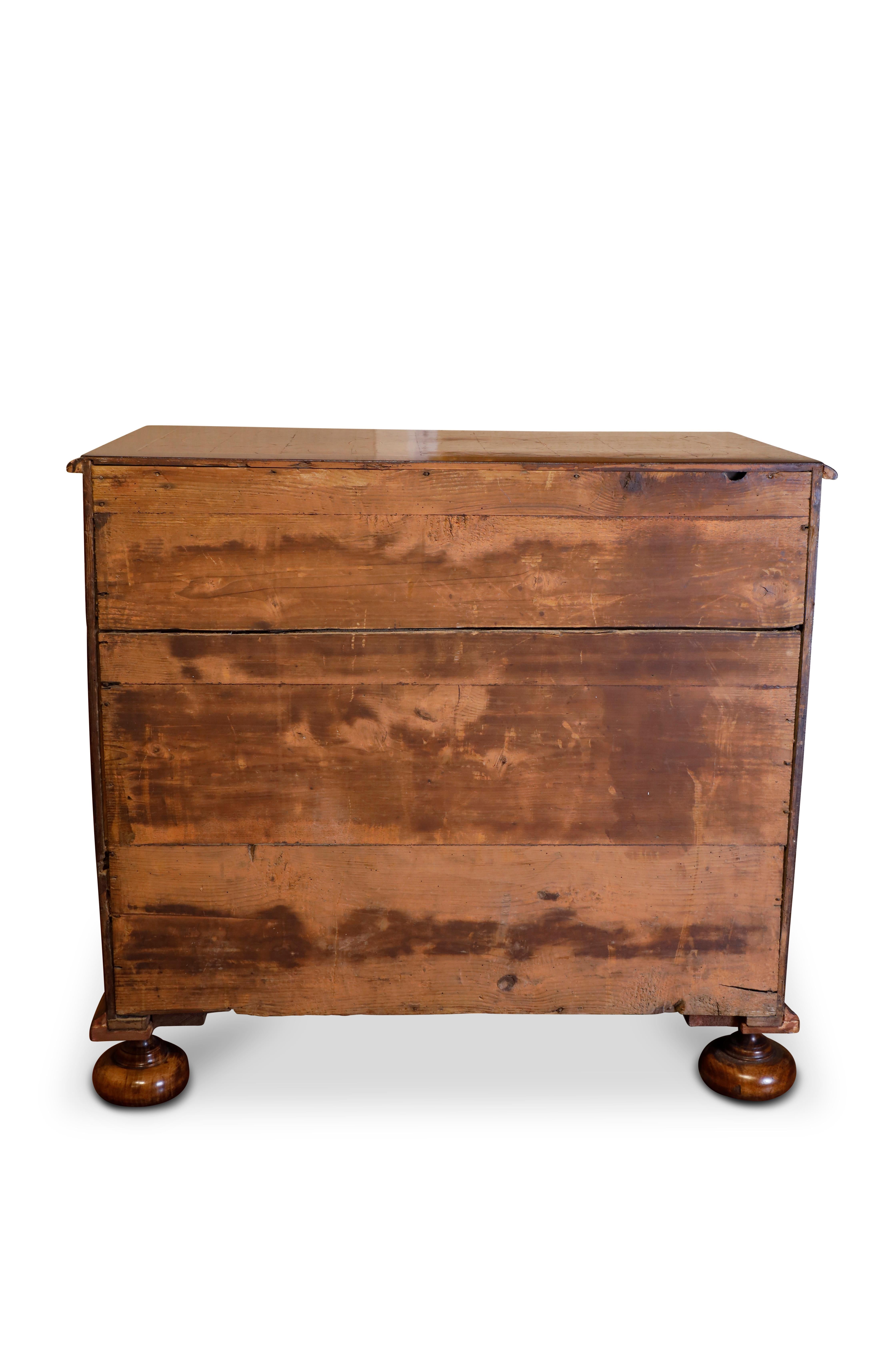 Commode du 18e siècle en forme d'huître en vente 2