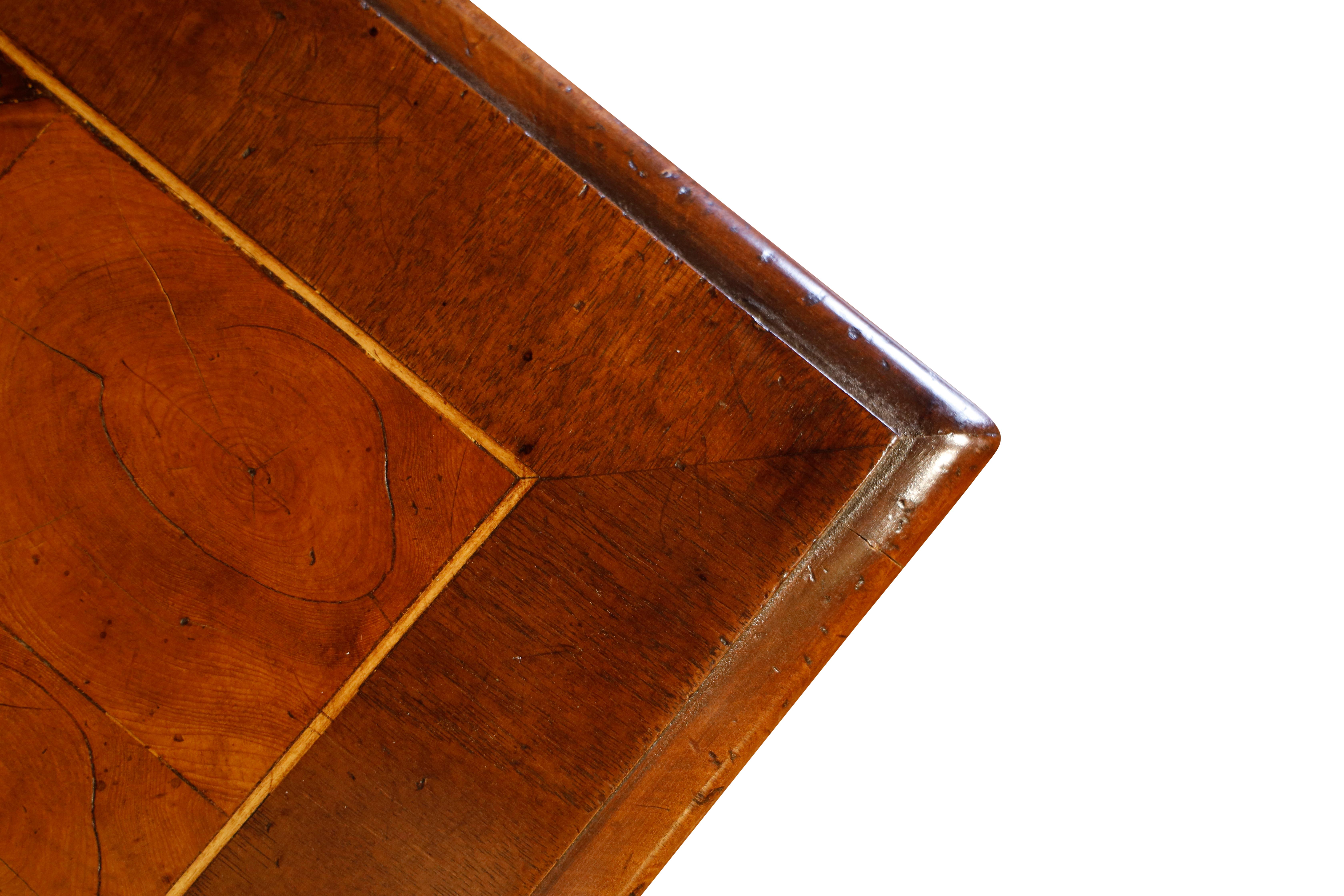 Commode du 18e siècle en forme d'huître en vente 5
