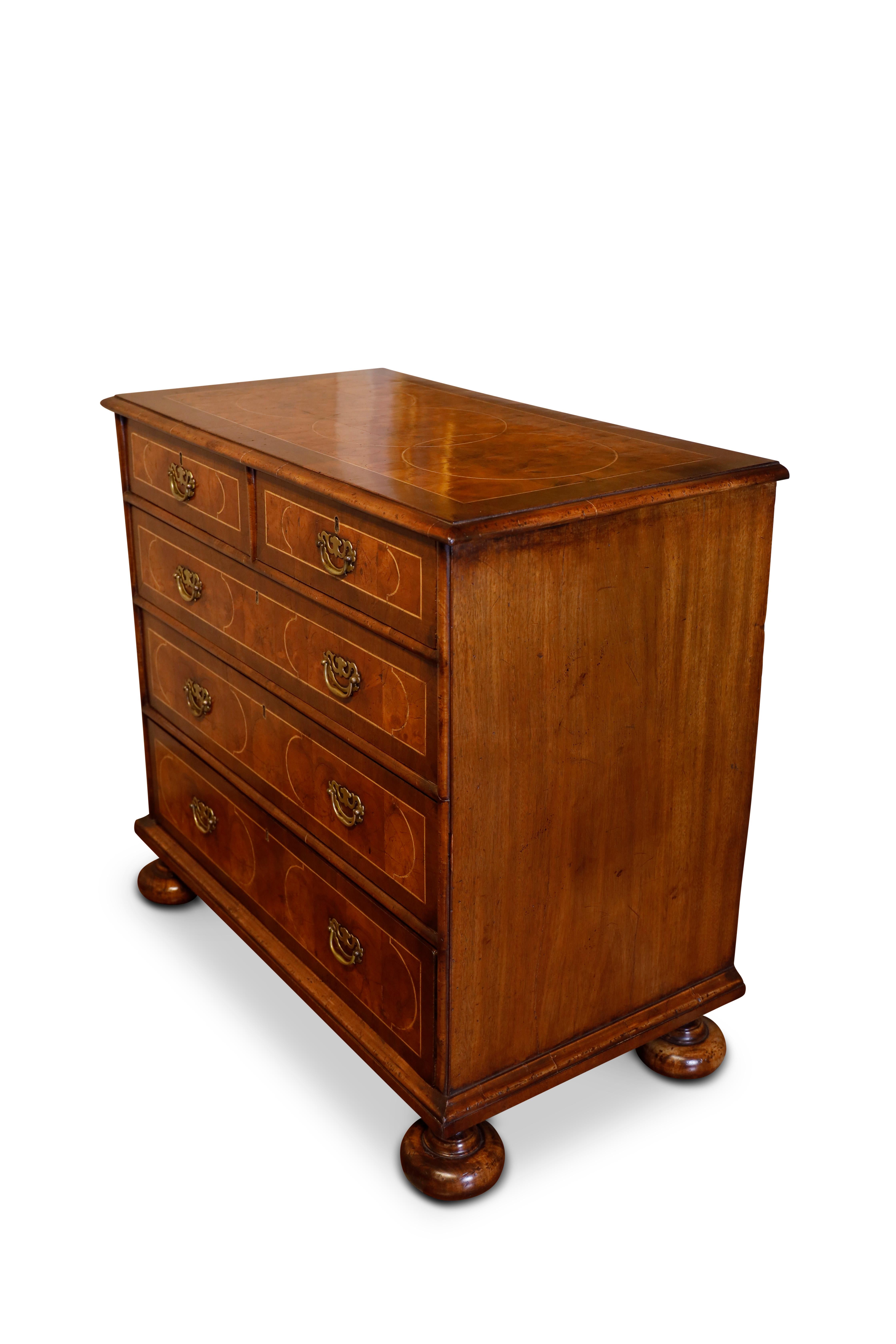 Anglais Commode du 18e siècle en forme d'huître en vente