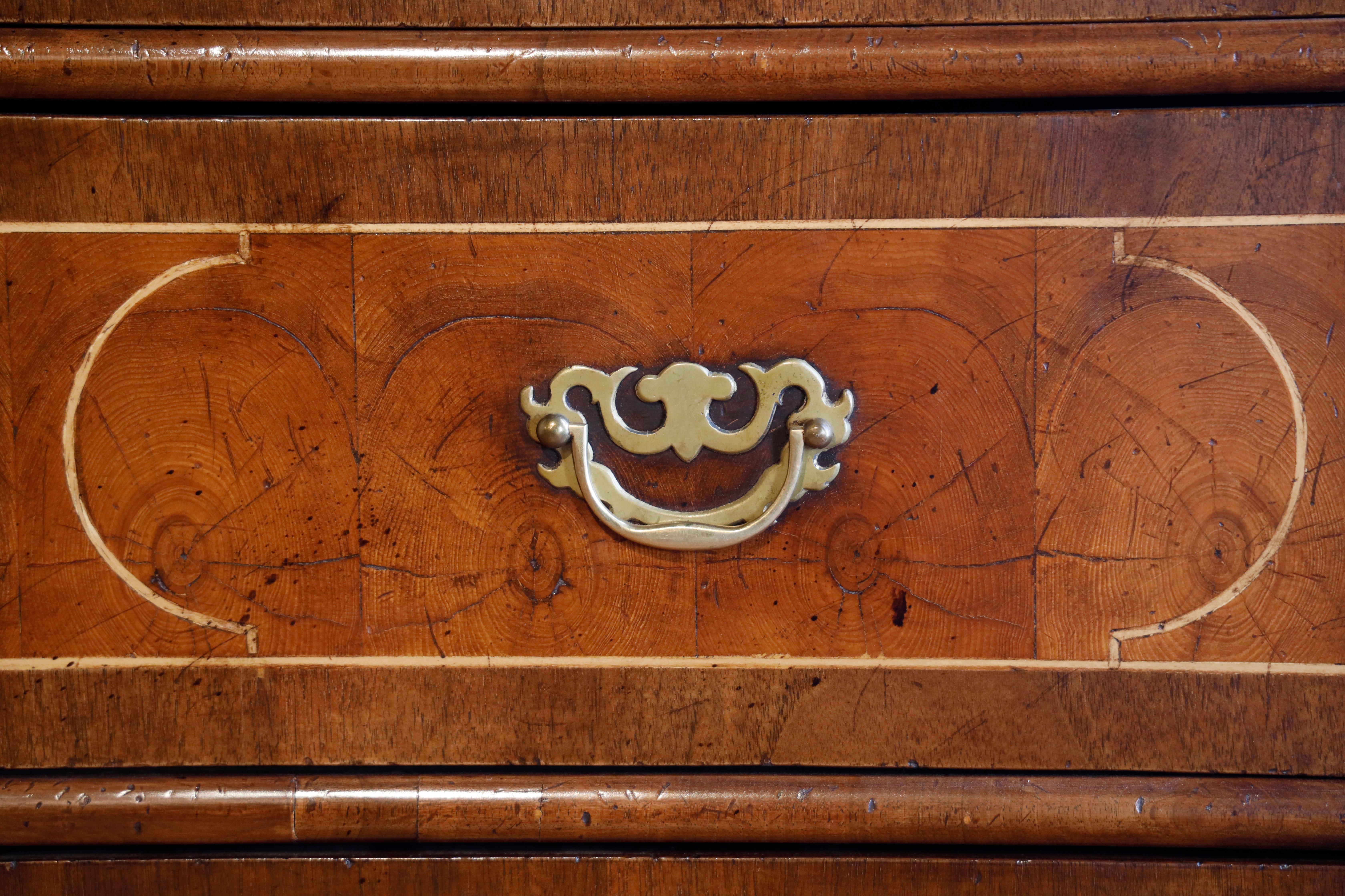 Placage Commode du 18e siècle en forme d'huître en vente