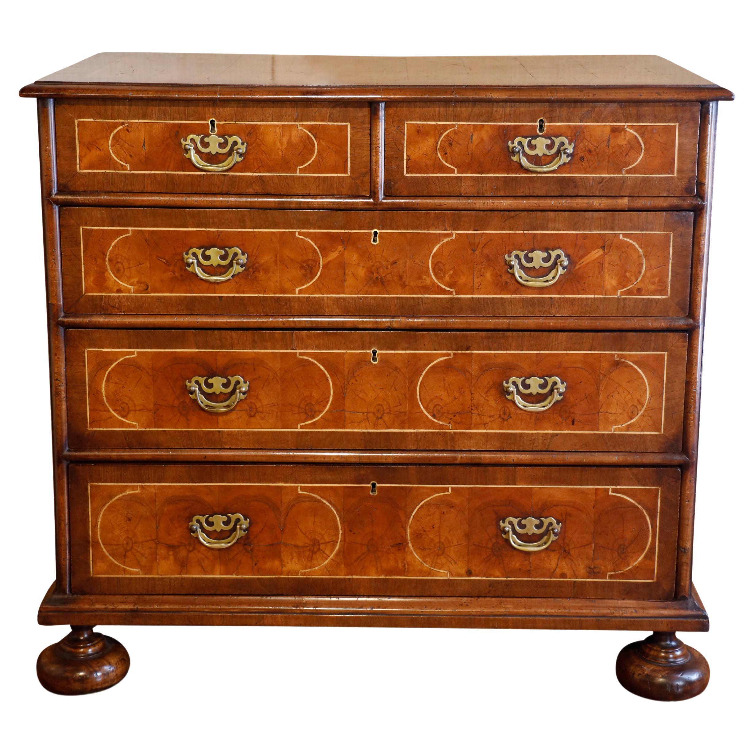 Commode du 18e siècle en forme d'huître en vente
