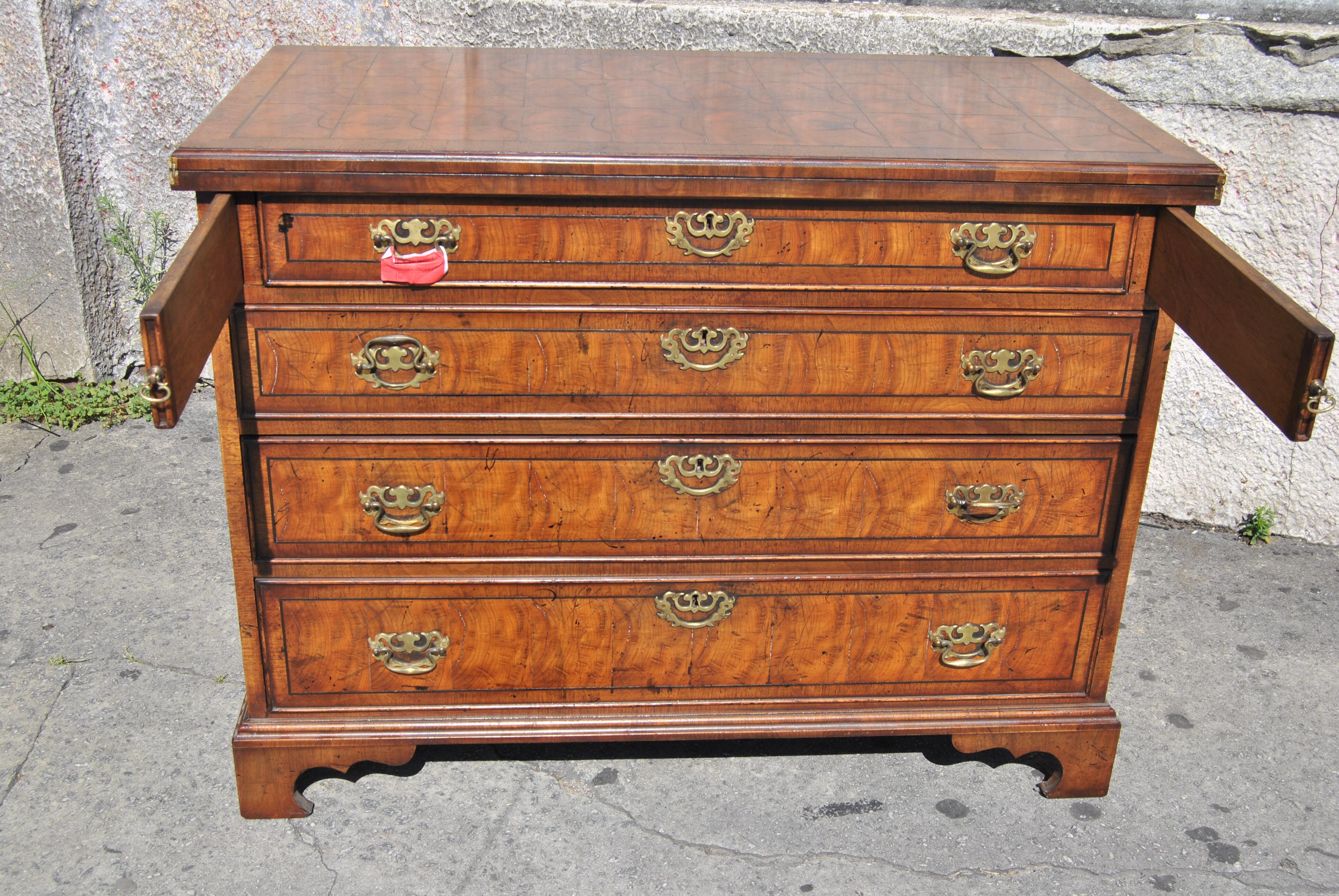 George III 18th Century Oyster Walnut Bachelors Chest