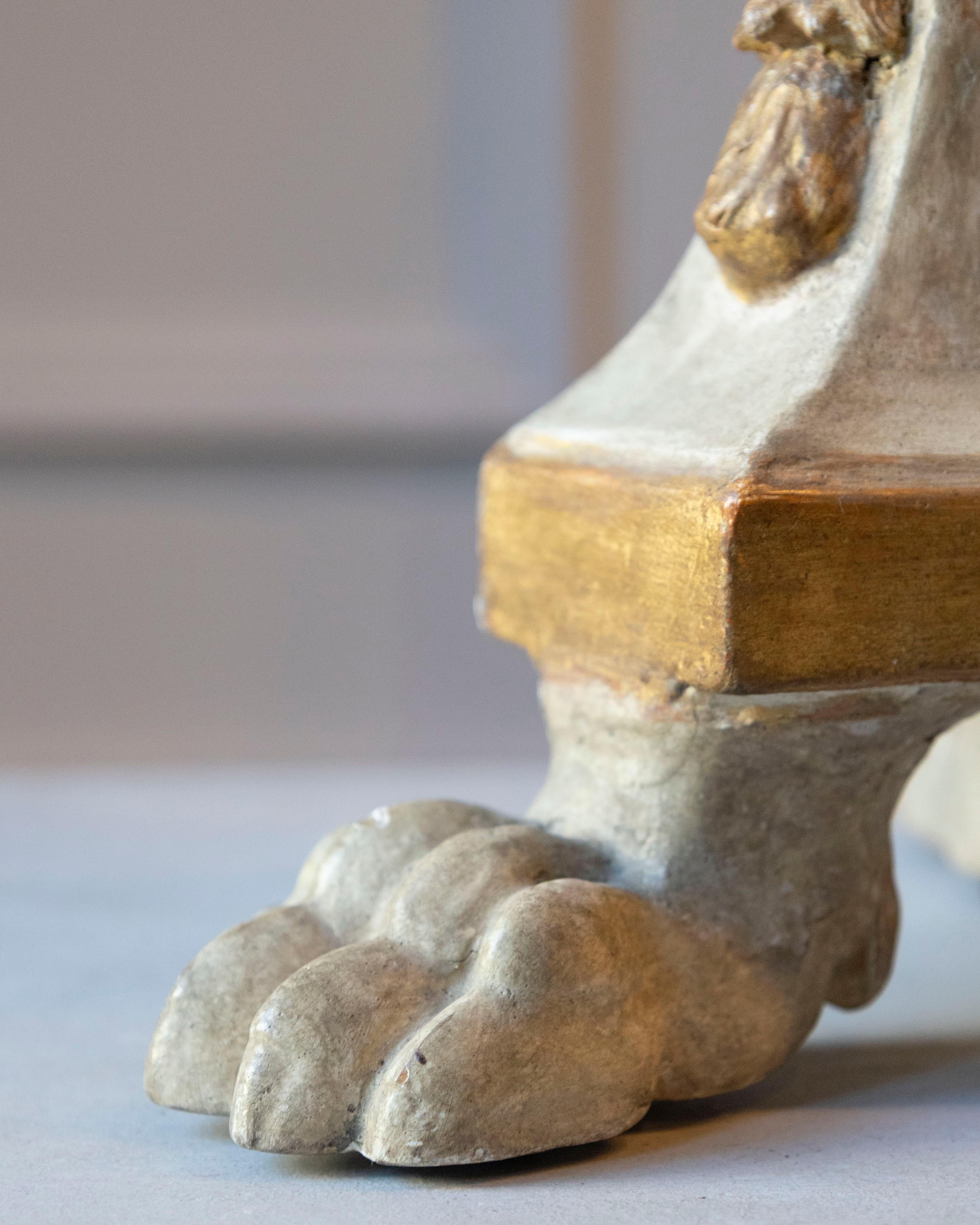 Candeliere toscano dipinto e dorato del XVIII secolo con foglie d'acanto in vendita 3