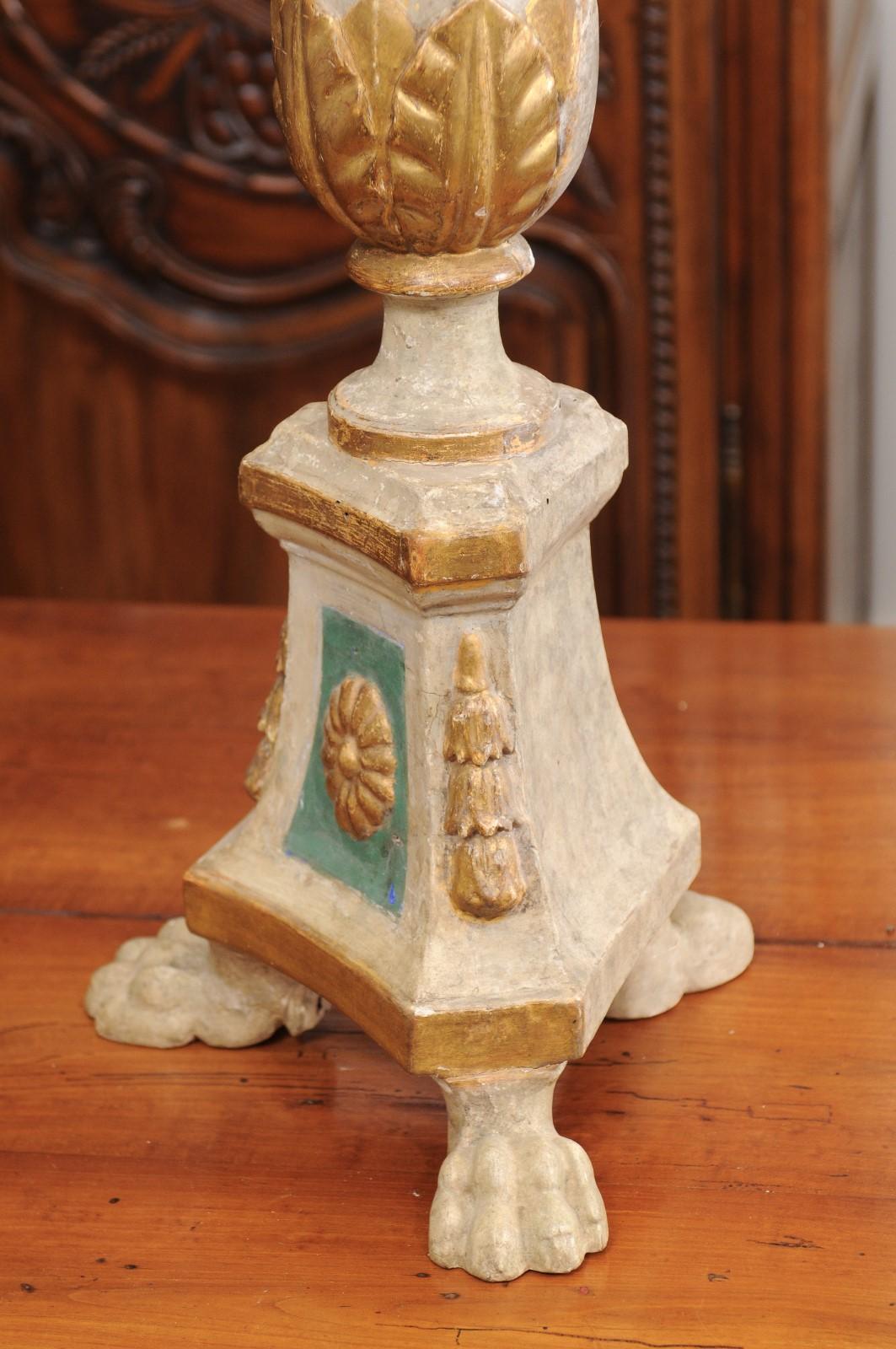 Bemalter und vergoldeter Kerzenständer aus der Toskana des 18. Jahrhunderts mit Akanthusblättern im Angebot 4