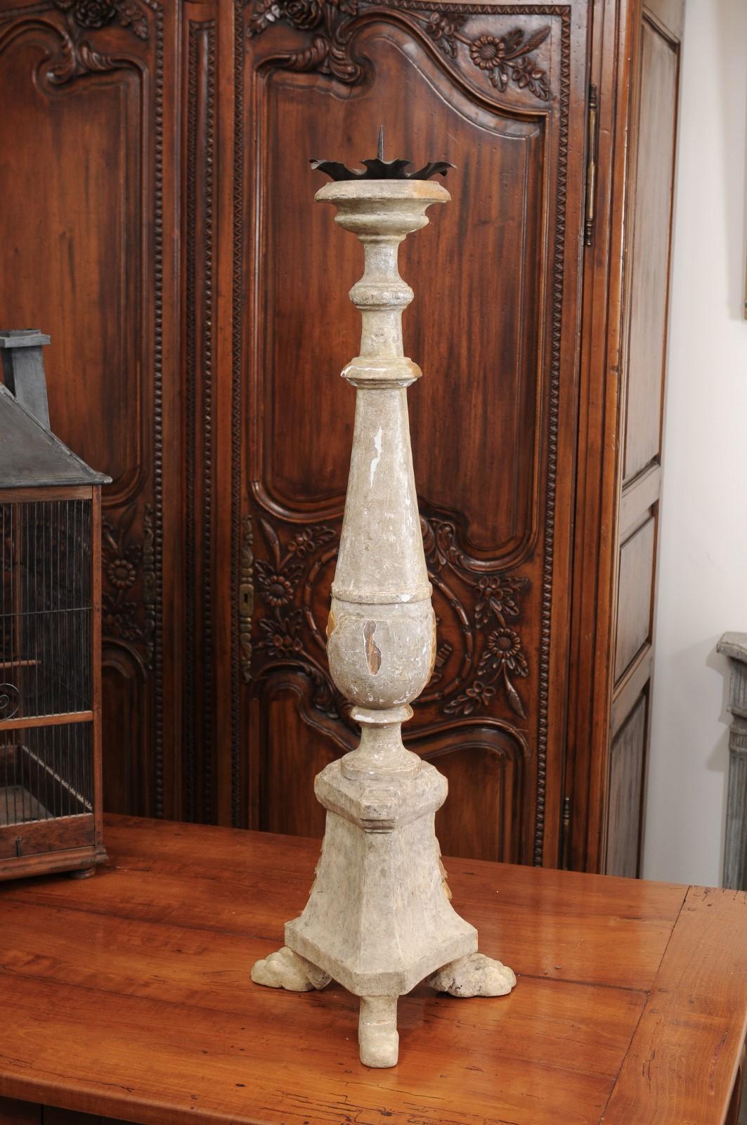 Wood 18th Century Painted and Gilt Candlestick from Tuscany with Acanthus Leaves For Sale