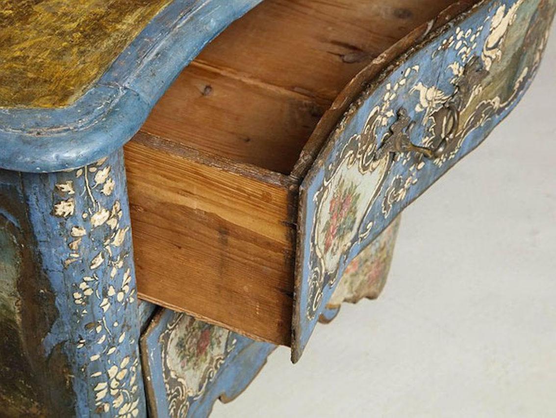 Bemalte blaue italienische Kommode aus dem 18. Jahrhundert (Holz) im Angebot