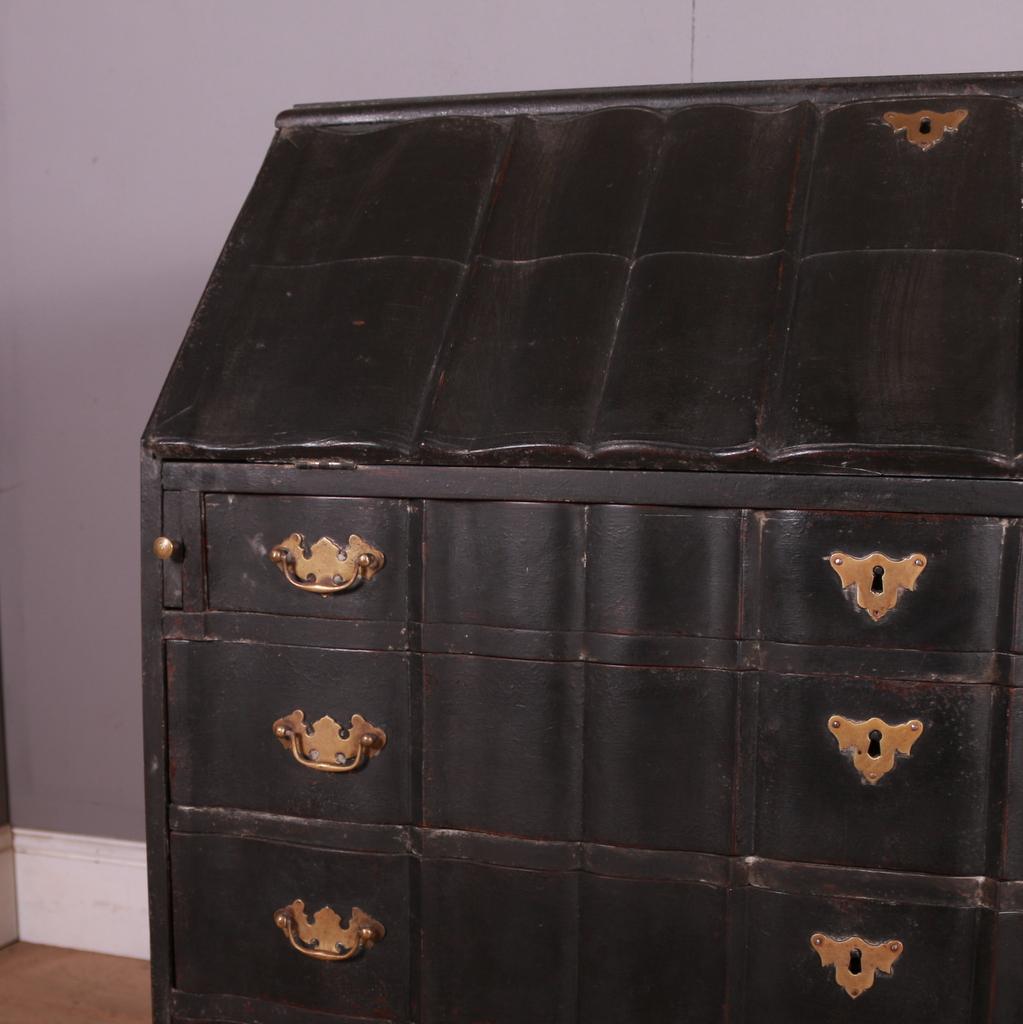 18th Century Painted Bureau In Good Condition For Sale In Leamington Spa, Warwickshire