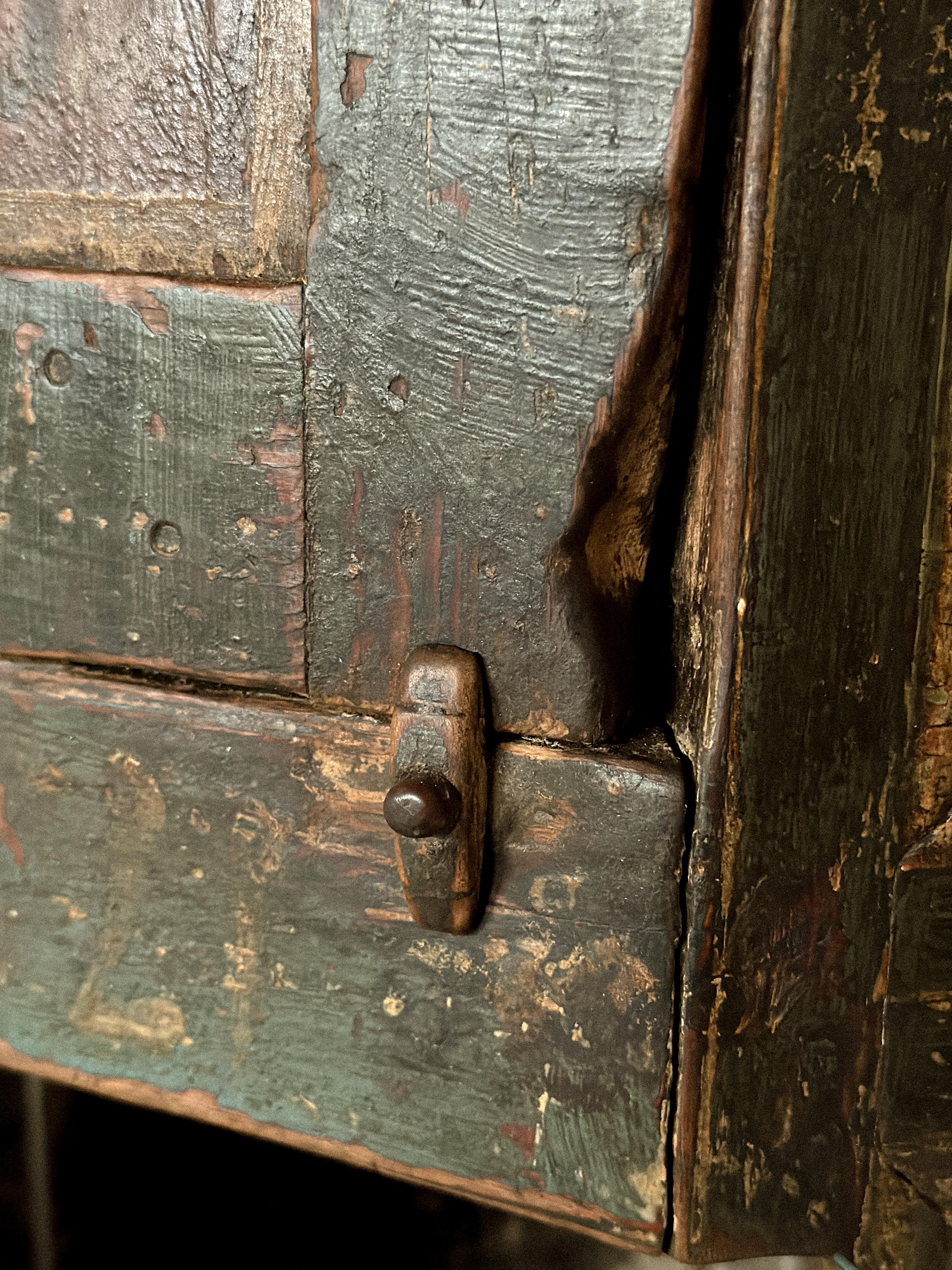 Bemalter Eckschrank aus dem 18. Jahrhundert, Trysil, Norwegen im Zustand „Gut“ im Angebot in Hønefoss, 30